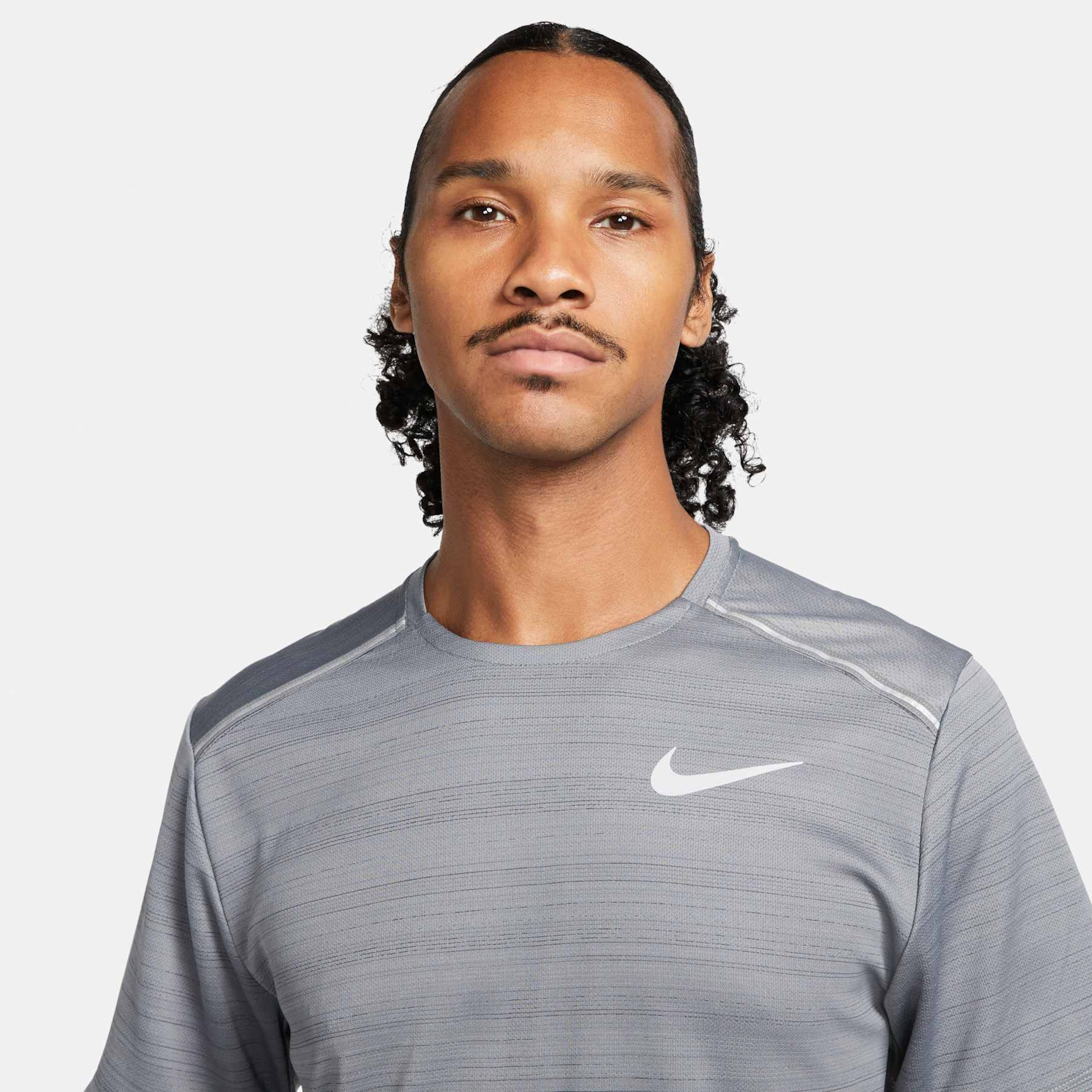 Camiseta Nike Dri-FIT Miler Masculina - Foto 3