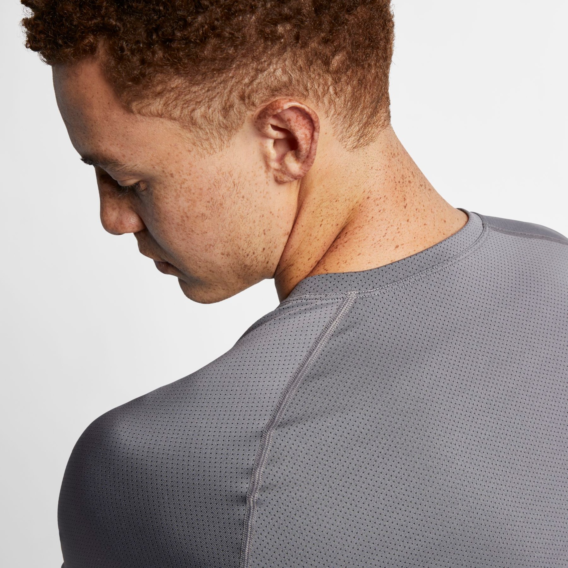 Camiseta Nike Pro Swoosh Masculina - Foto 4