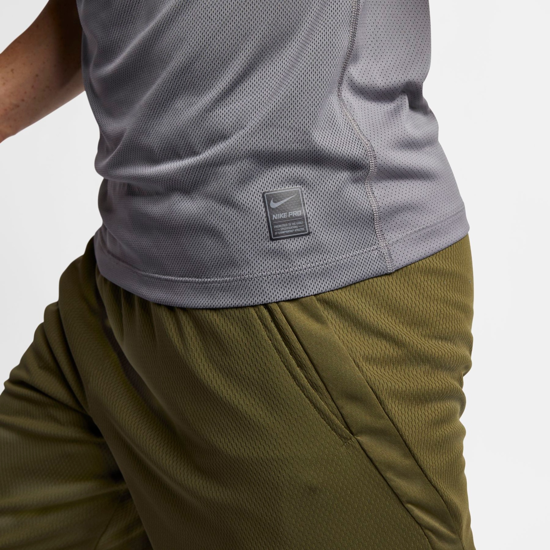 Camiseta Nike Pro Swoosh Masculina - Foto 5