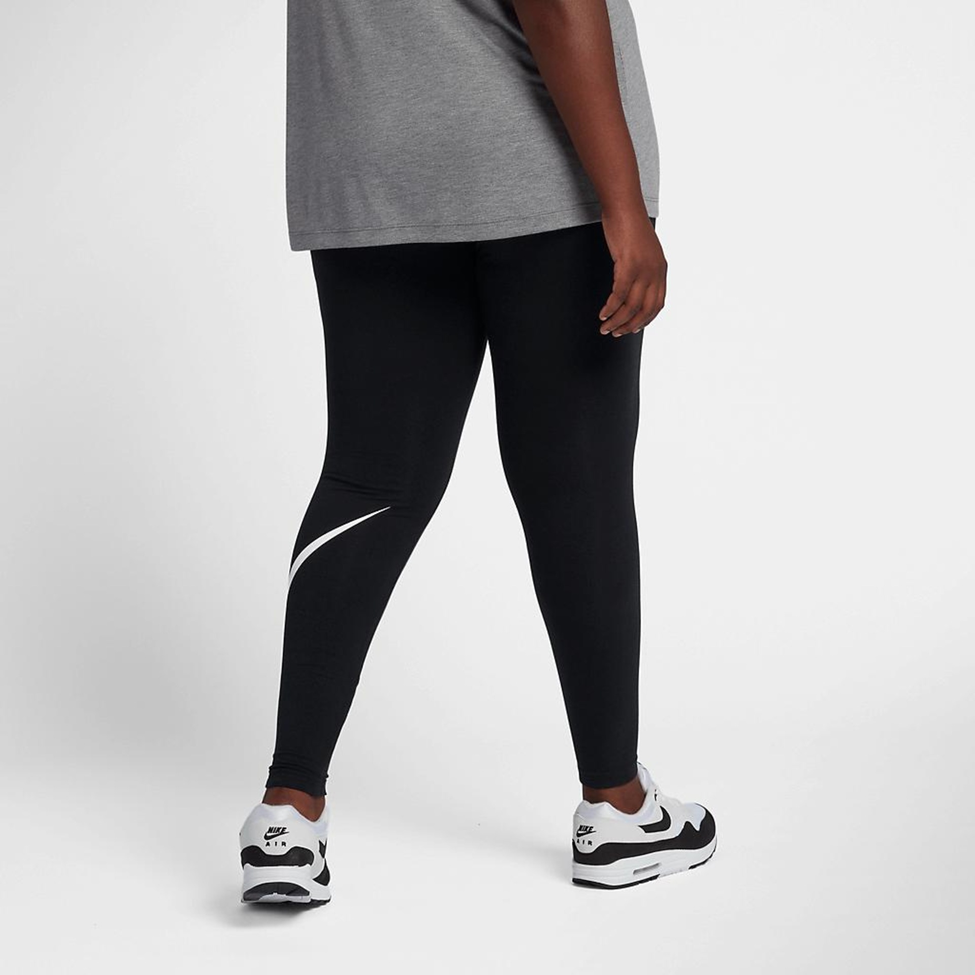 Plus Size - Legging Nike Sportswear Swoosh Feminina - Foto 4
