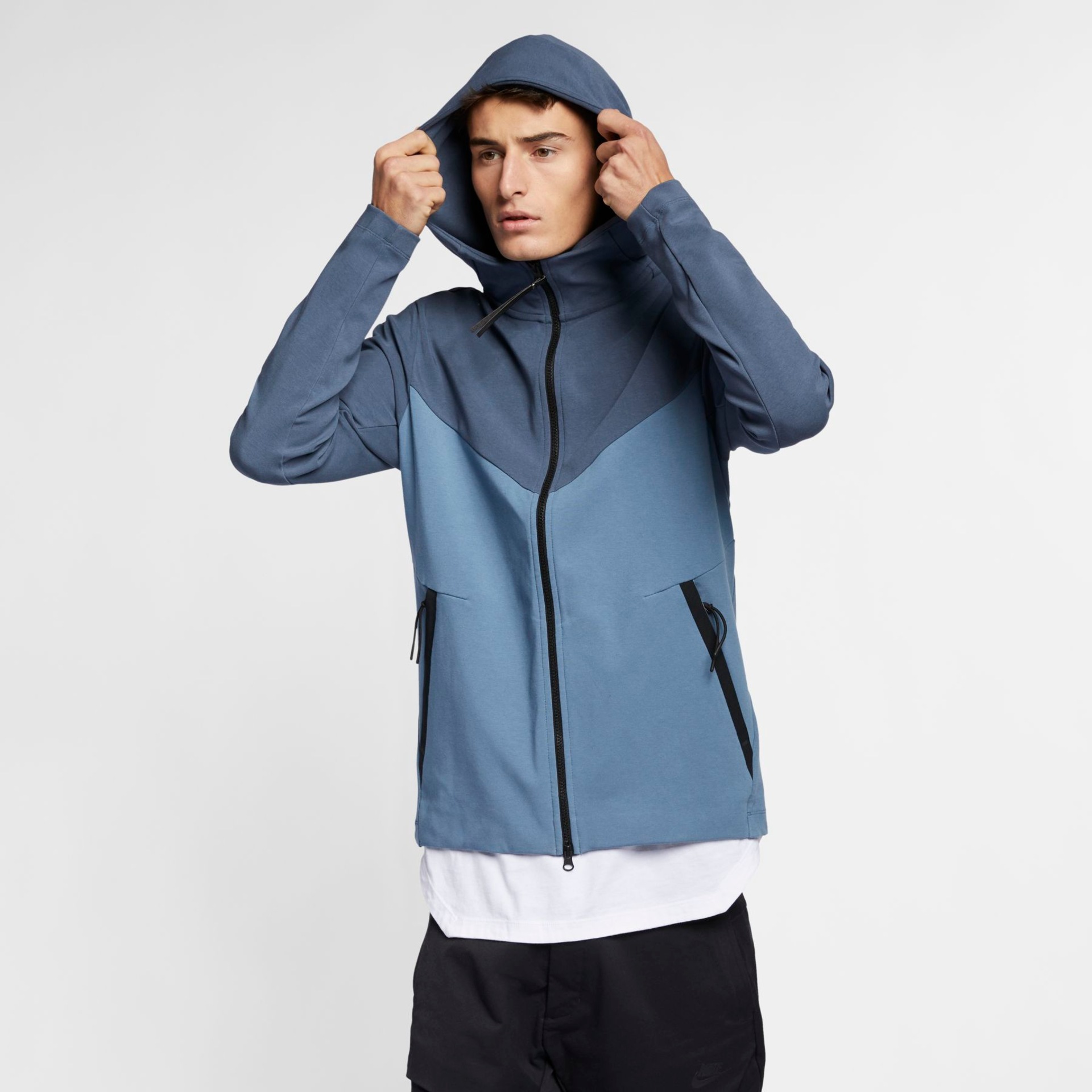 Jaqueta Nike Tech Pack Masculina - Foto 1
