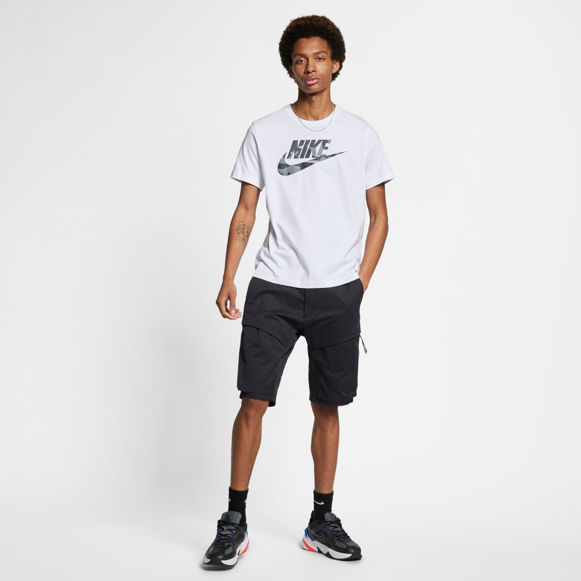 Camiseta Nike Sportswear Camo Masculina - Foto 5