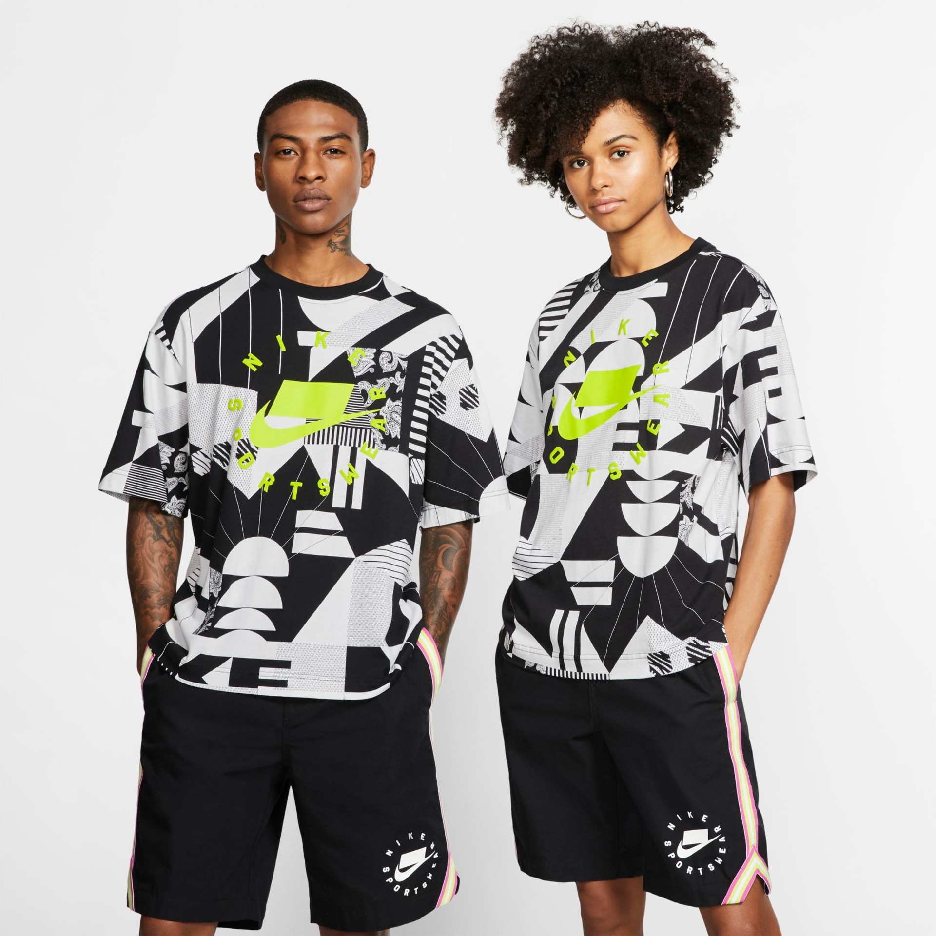 Camiseta Nike Sportswear AOP Unissex - Foto 1