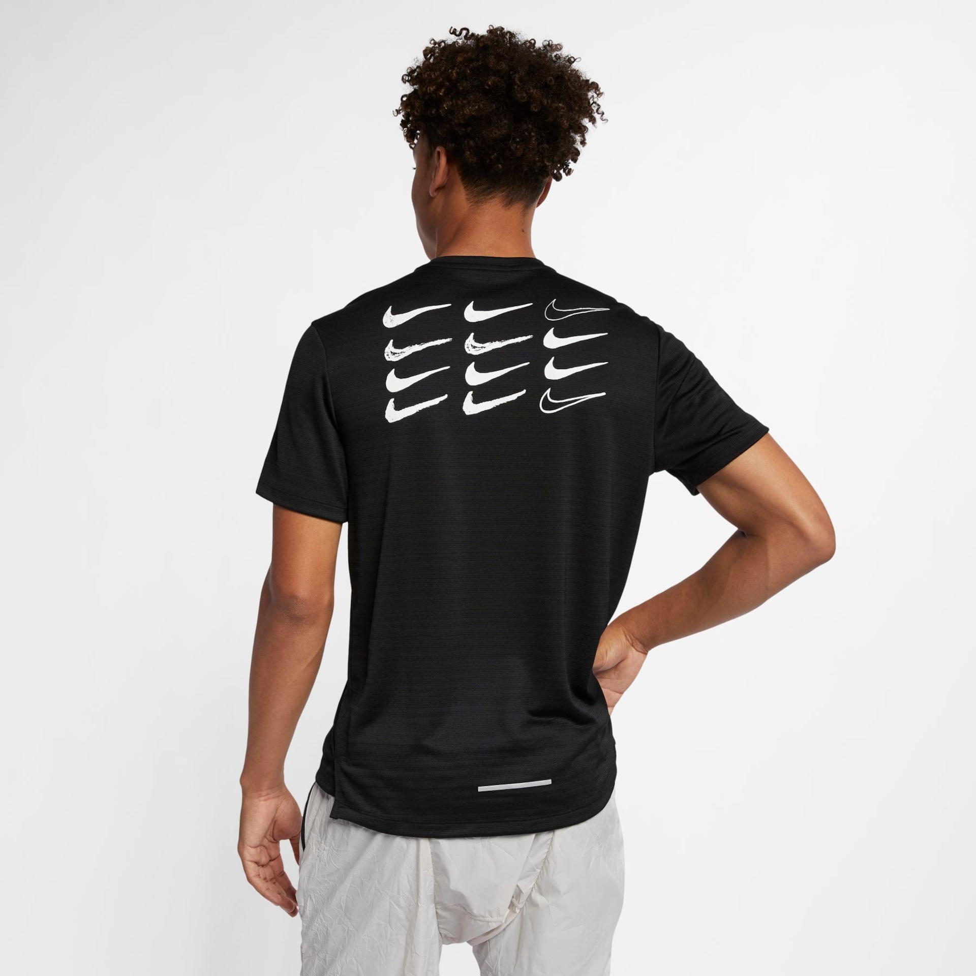 Camiseta Nike Dri-Fit Miler Masculina - Foto 2