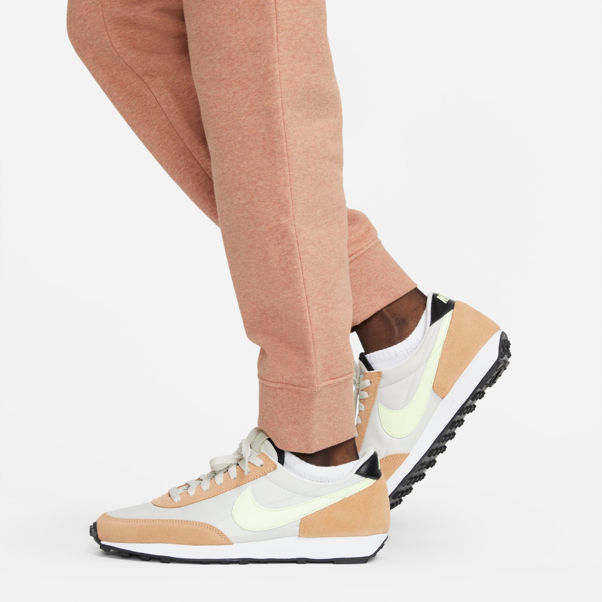 Calça Nike Sportswear Essential Feminina - Foto 4