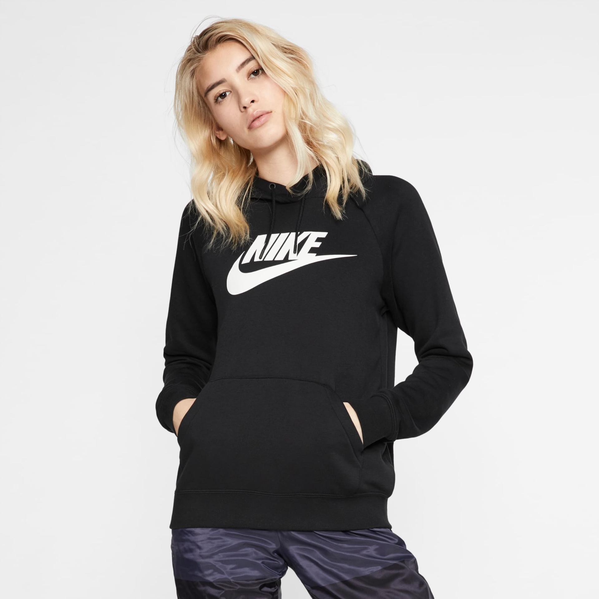 Blusão Nike Sportswear Essential Feminino - Foto 1