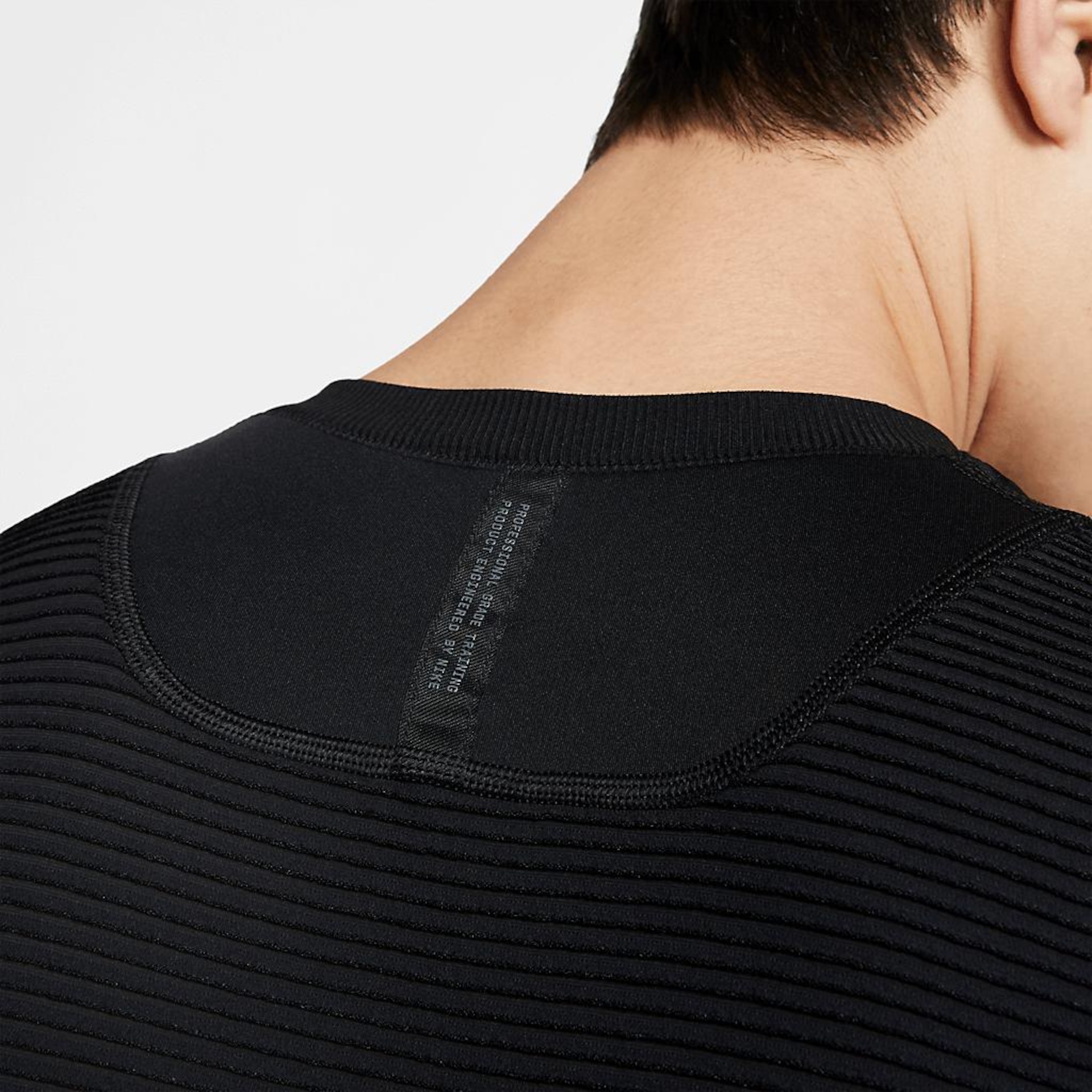 Camiseta Nike Pro AeroAdapt Masculina - Foto 5