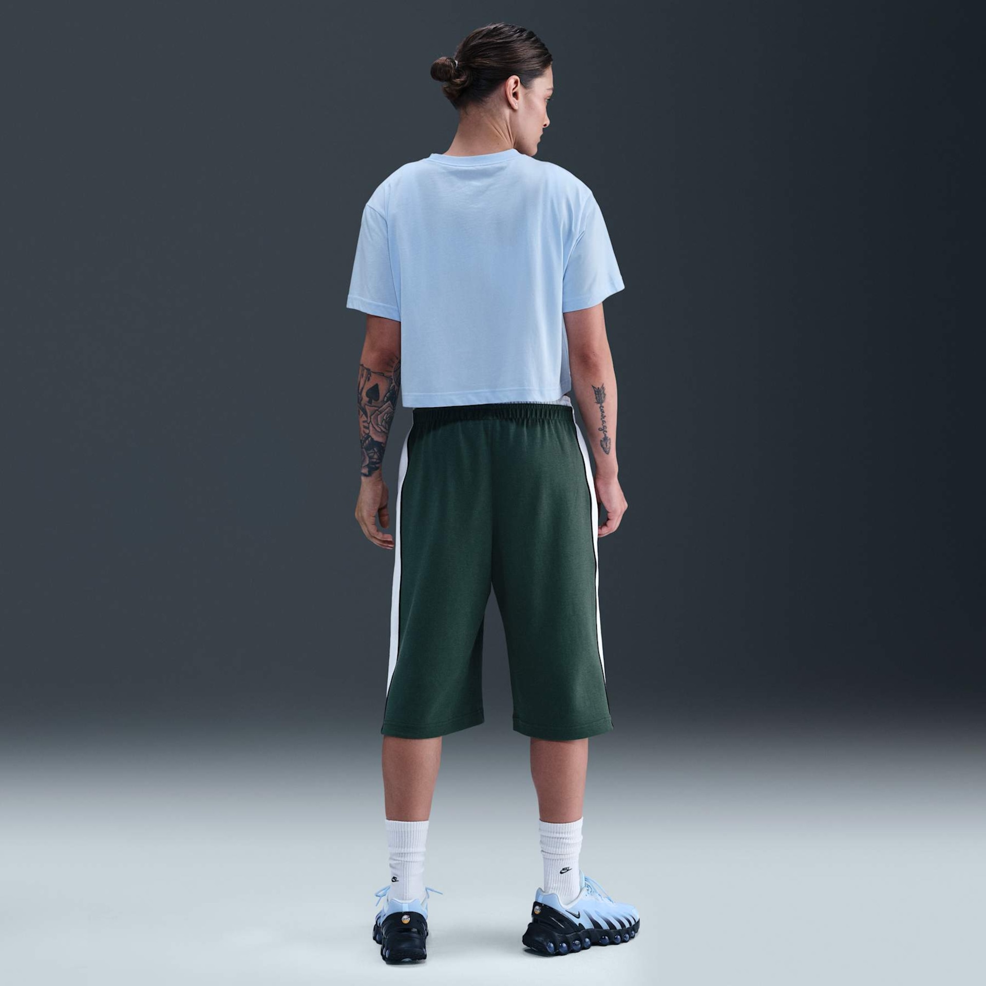 Camiseta Nike Sportswear Essential Feminina - Foto 5