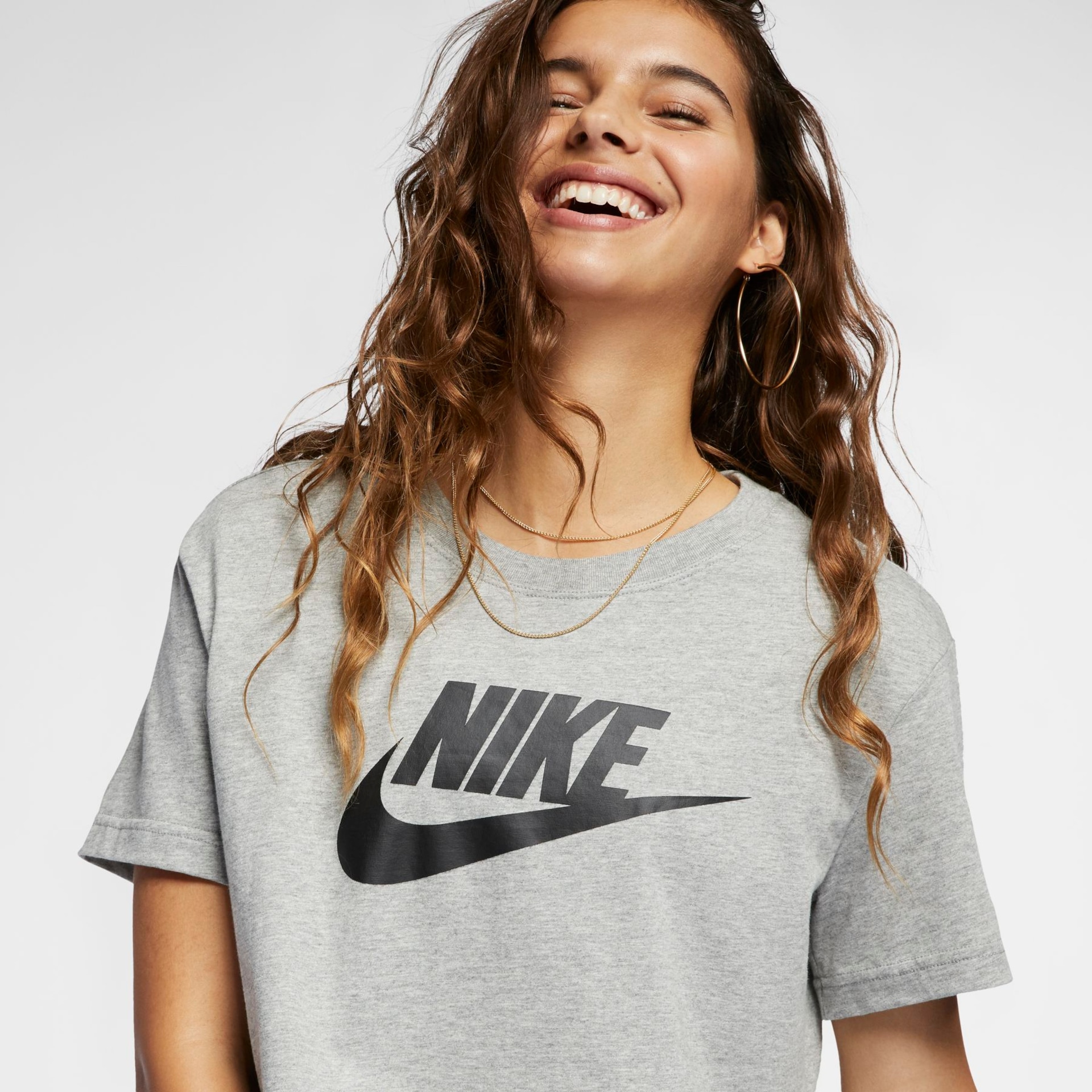 Camiseta Nike Sportswear Essential Feminina - Foto 3