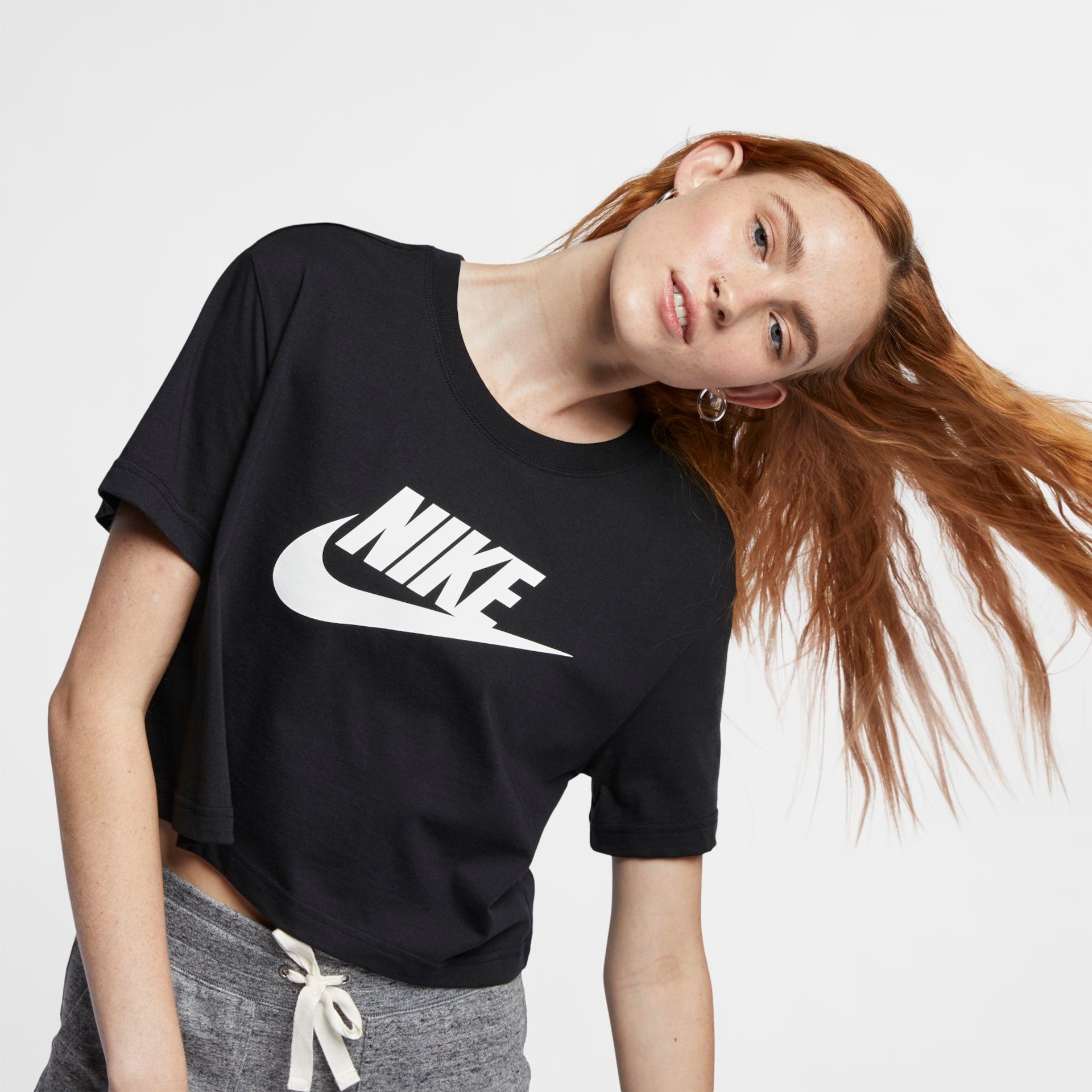 Camiseta Nike Sportswear Essential Feminina - Foto 3