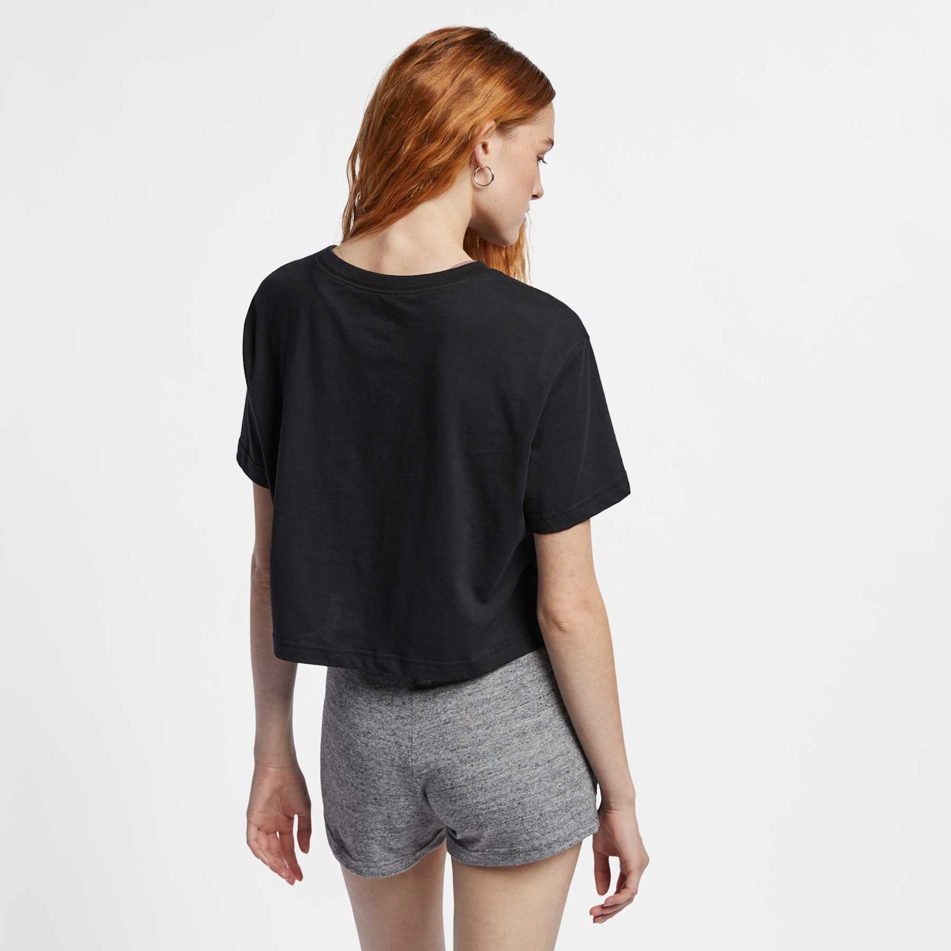 Camiseta Nike Sportswear Essential Feminina - Foto 6