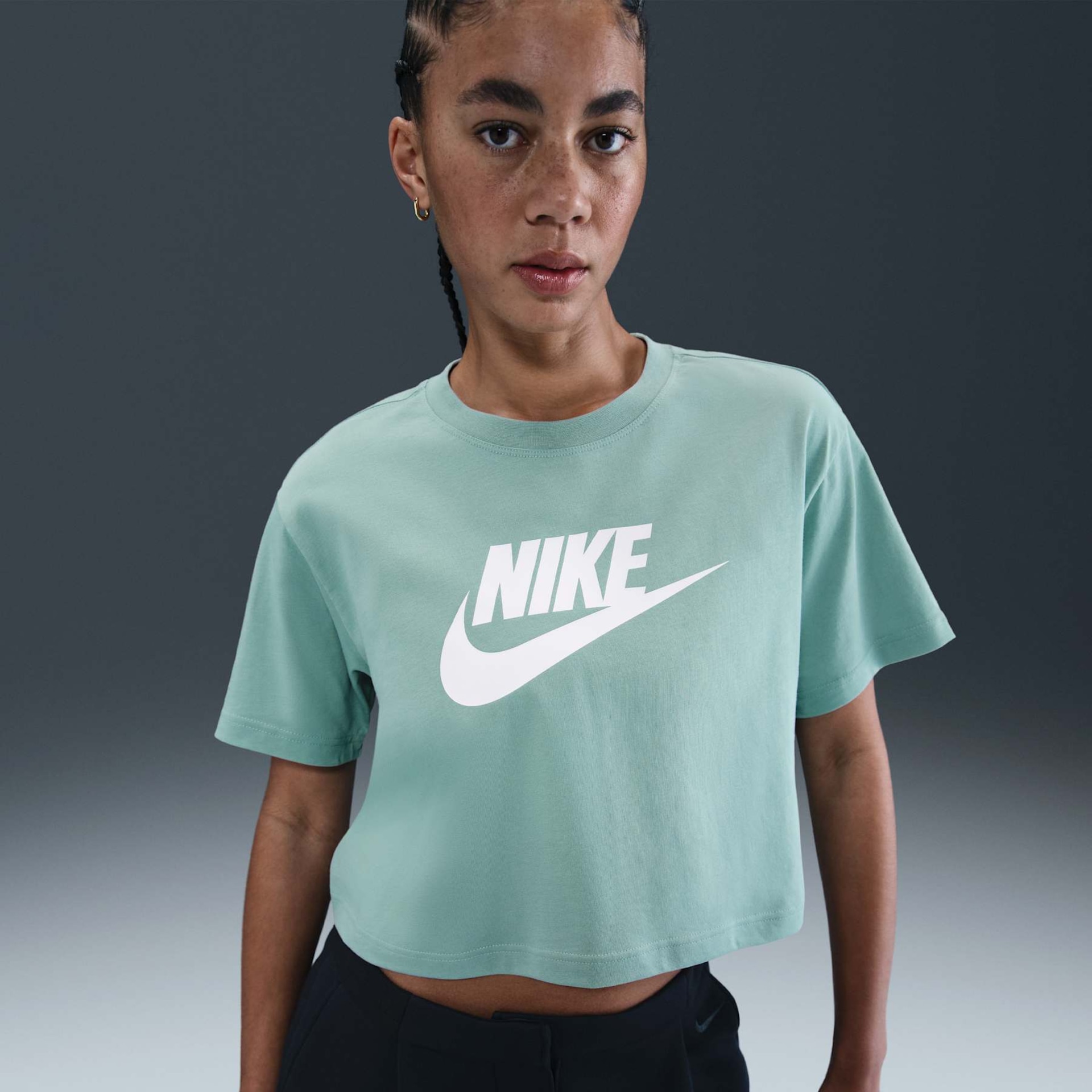 Camiseta Nike Sportswear Essential Feminina - Foto 1
