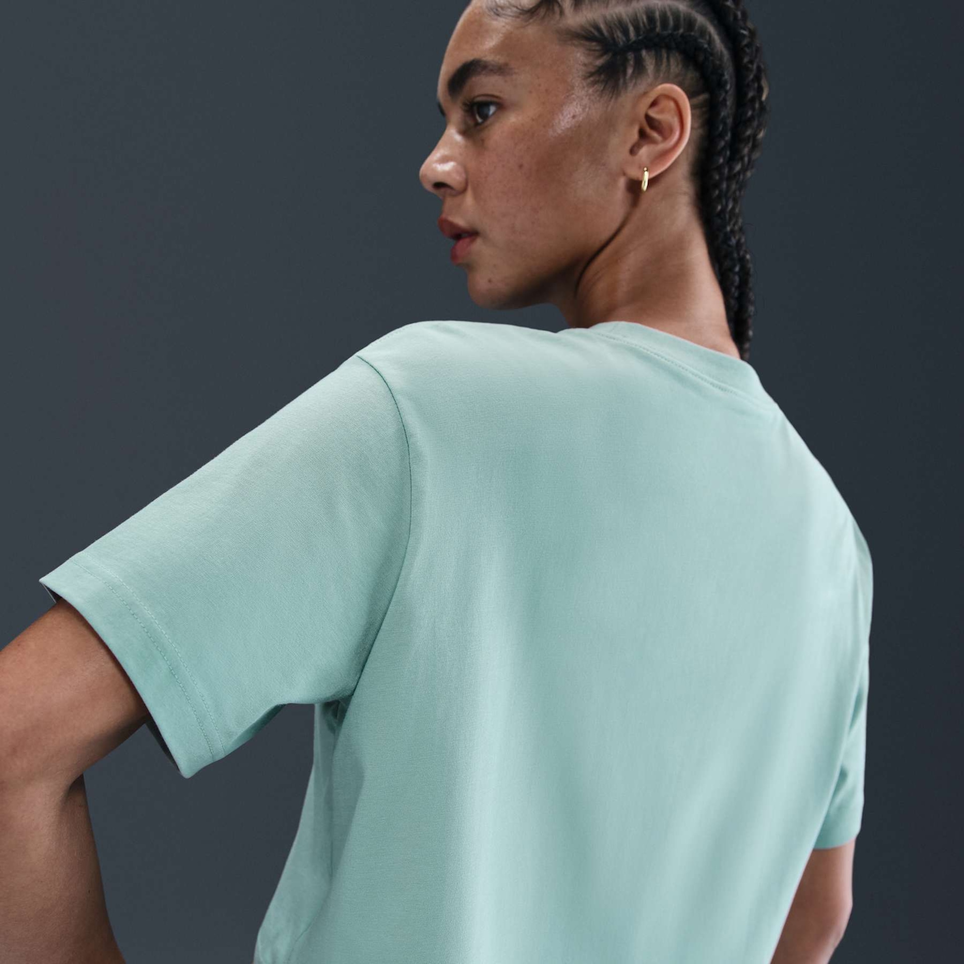 Camiseta Nike Sportswear Essential Feminina - Foto 2