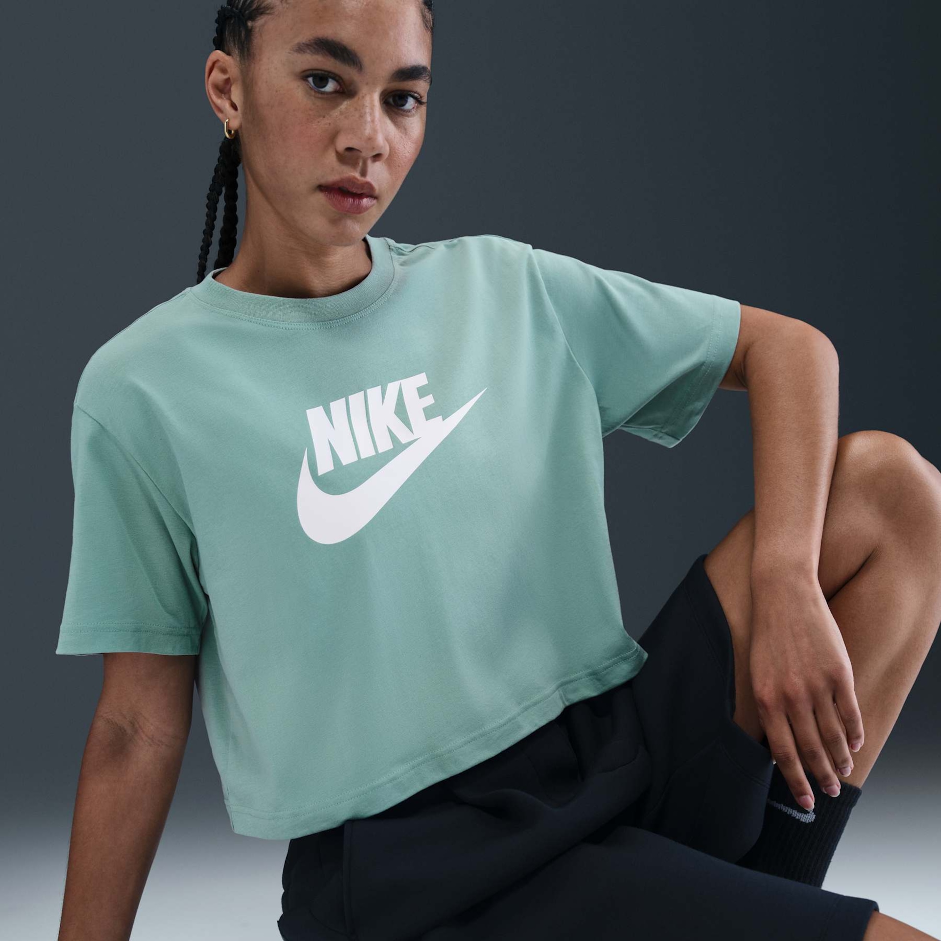 Camiseta Nike Sportswear Essential Feminina - Foto 3