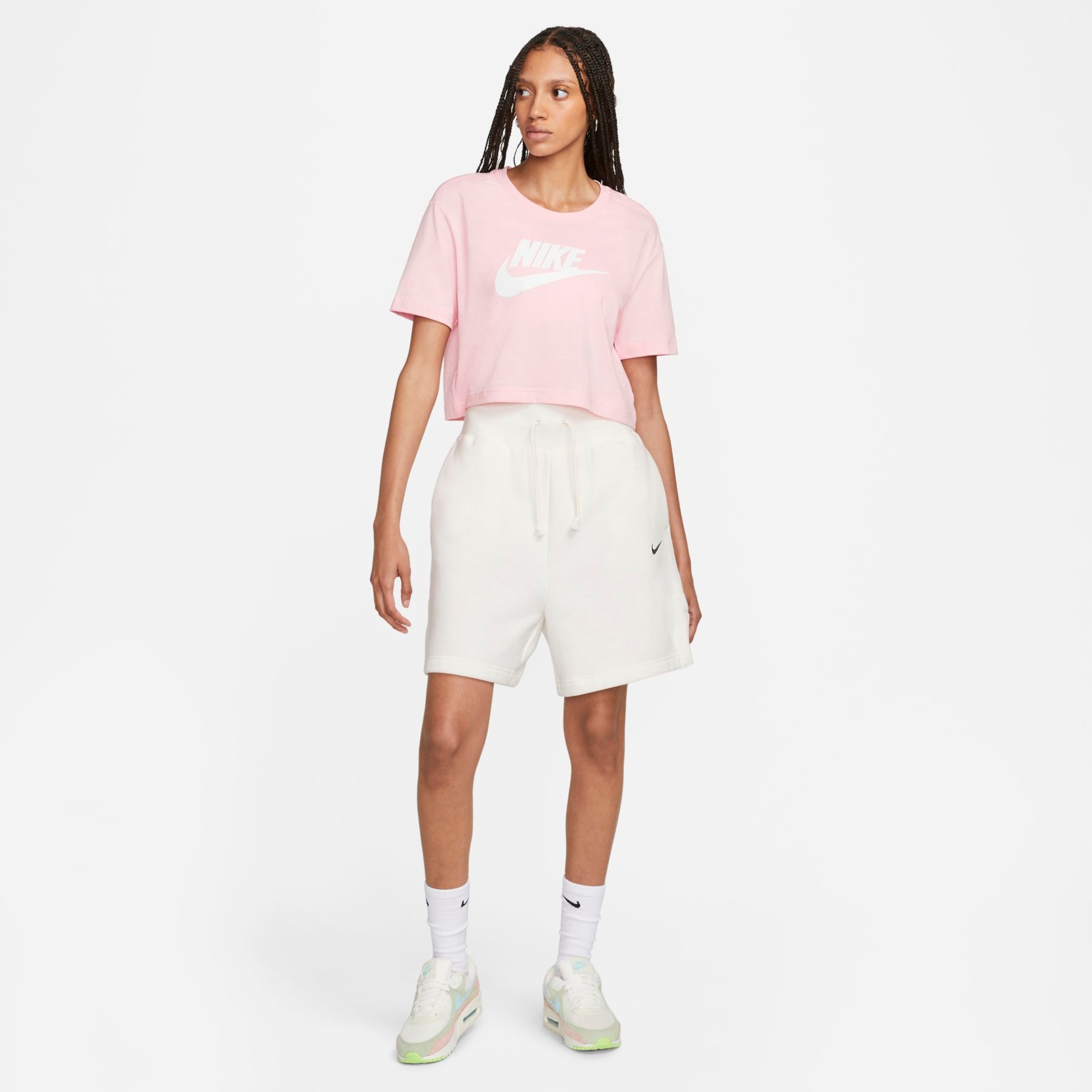 Camiseta Nike Sportswear Essential Feminina - Foto 4