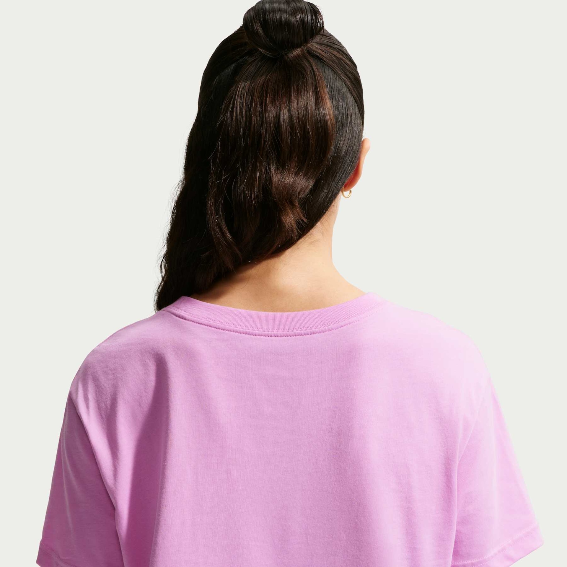 Camiseta Nike Sportswear Essential Feminina - Foto 2
