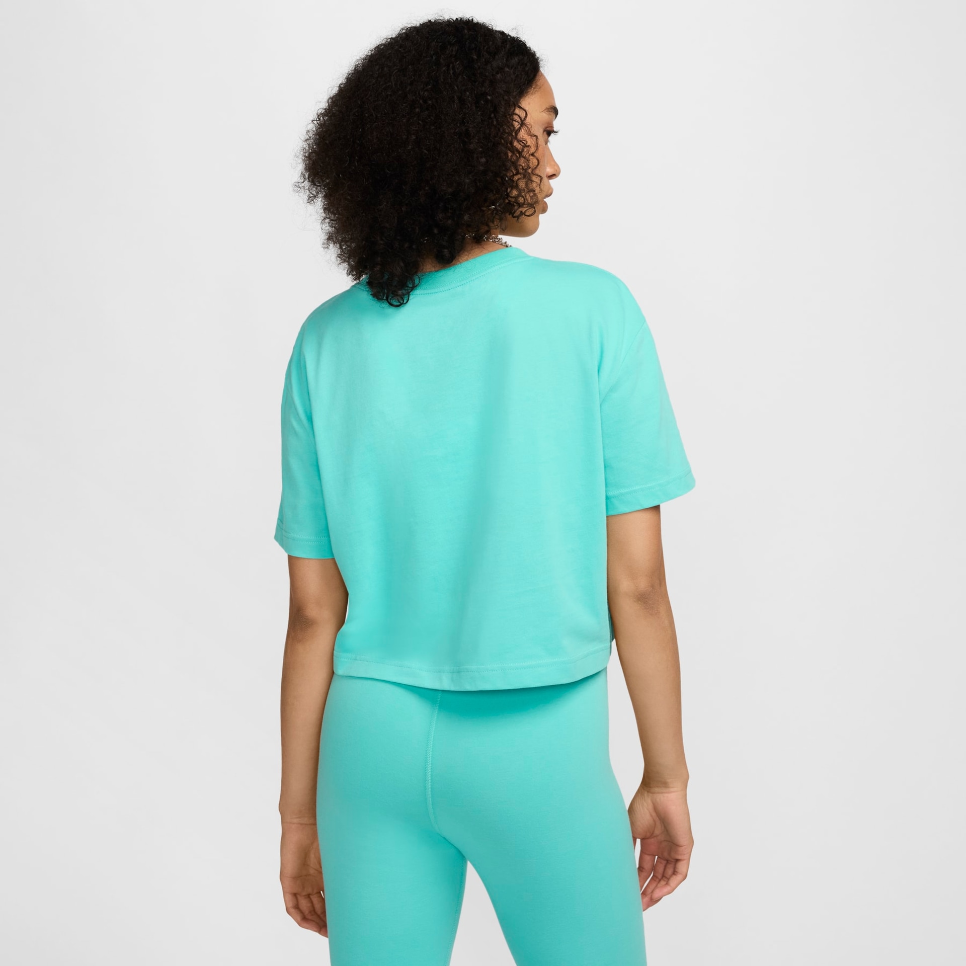 Camiseta Nike Sportswear Essential Feminina - Foto 2