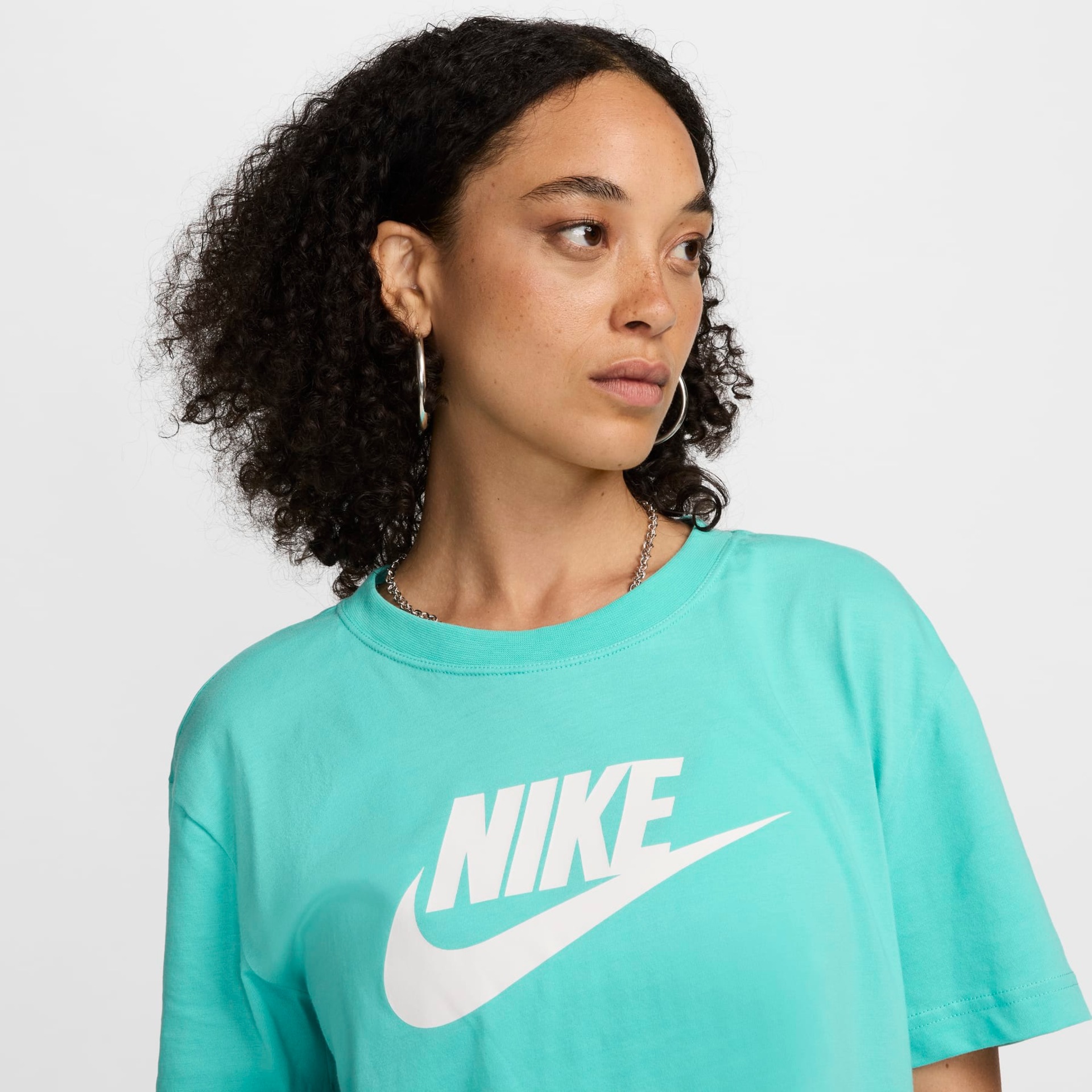 Camiseta Nike Sportswear Essential Feminina - Foto 3