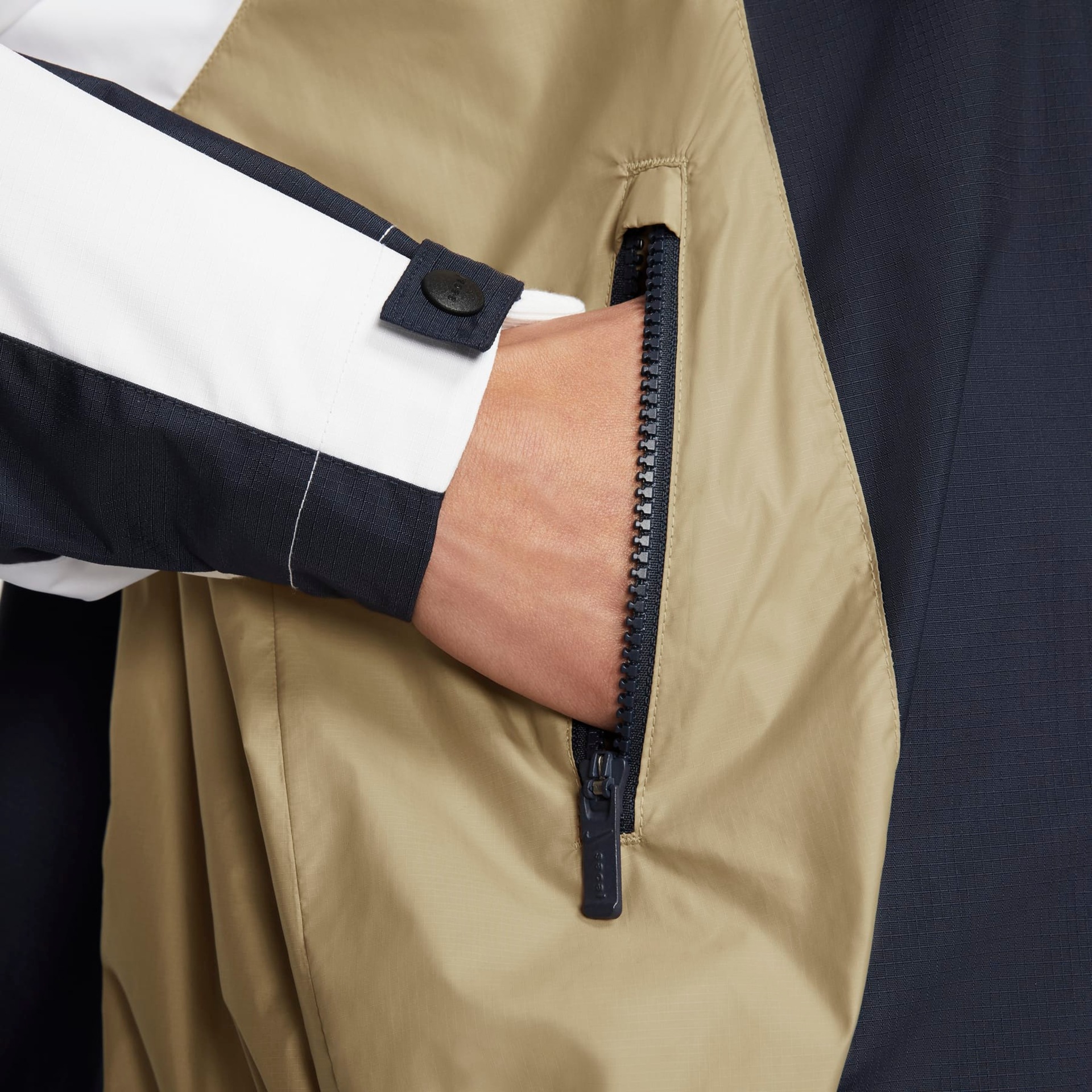 Jaqueta Nike x Sacai Unissex - Foto 9