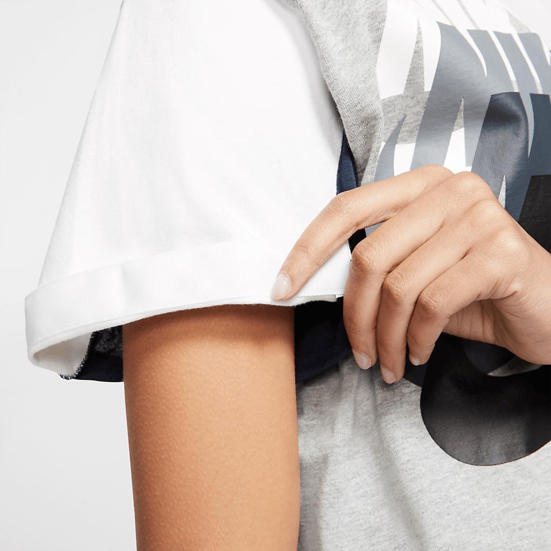 Camiseta Nike x Sacai Feminina - Foto 5