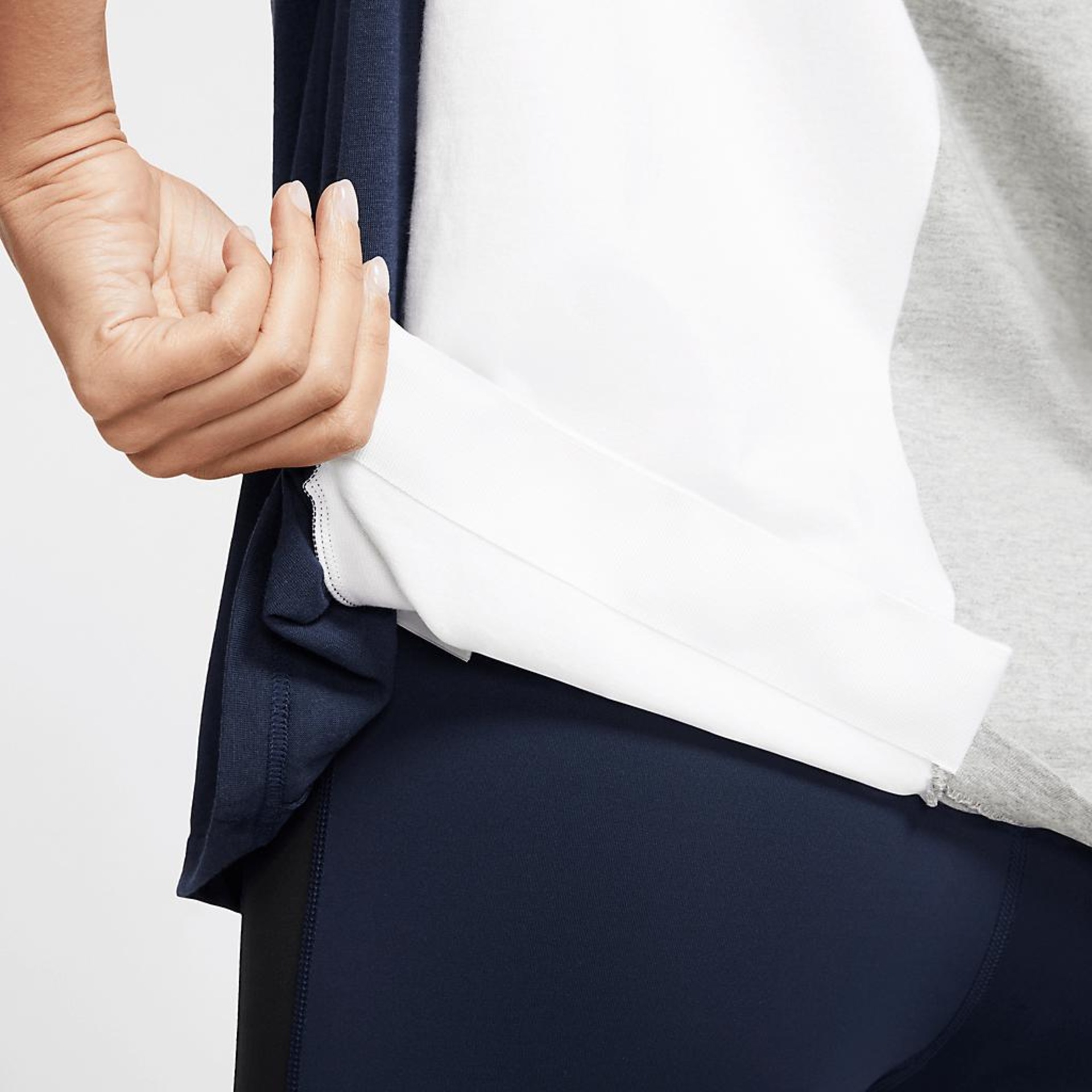 Camiseta Nike x Sacai Feminina - Foto 6