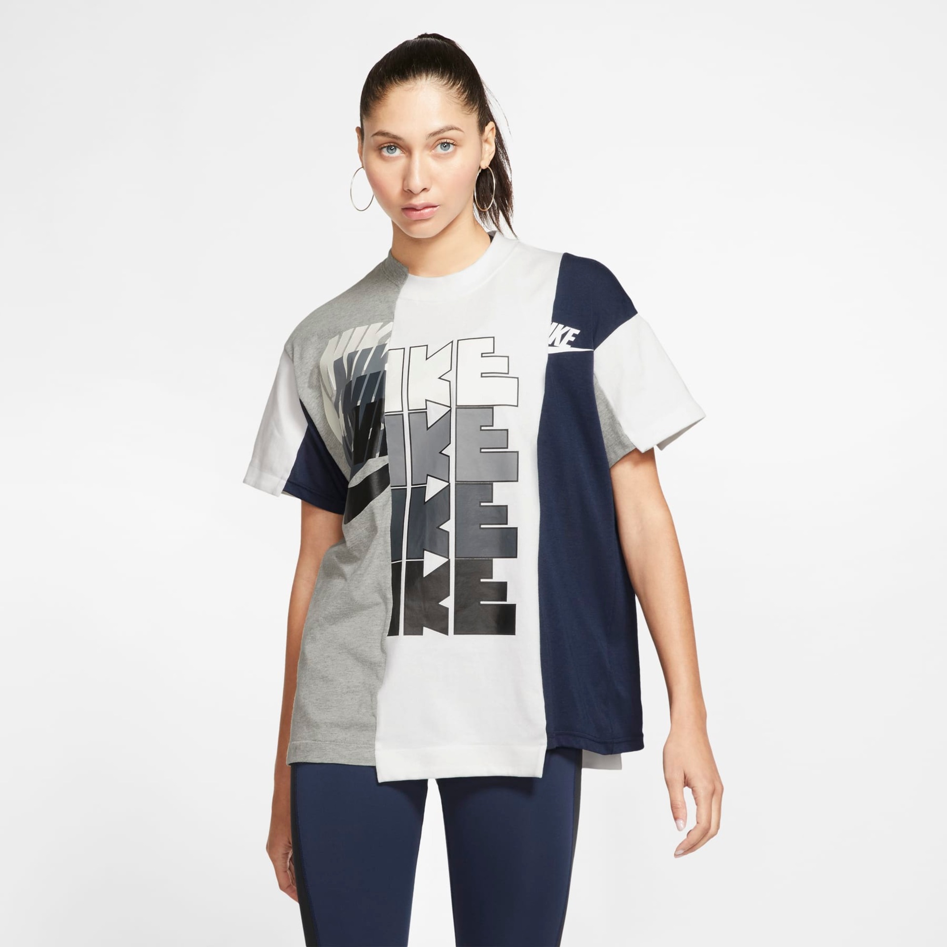 Camiseta Nike x Sacai Feminina - Foto 1