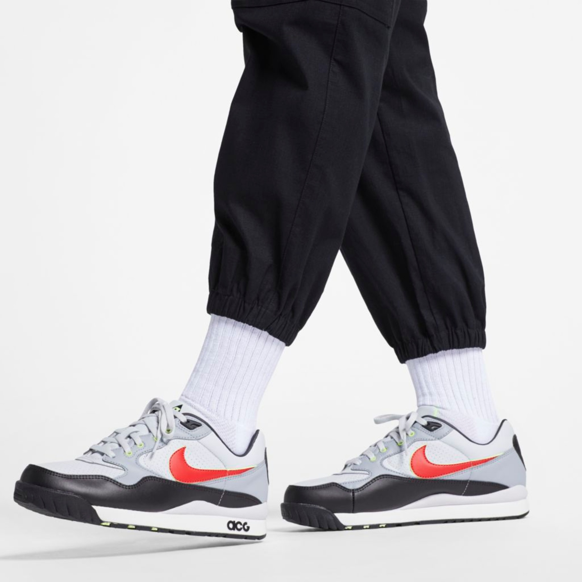 Calça Nike ACG Feminina - Foto 4