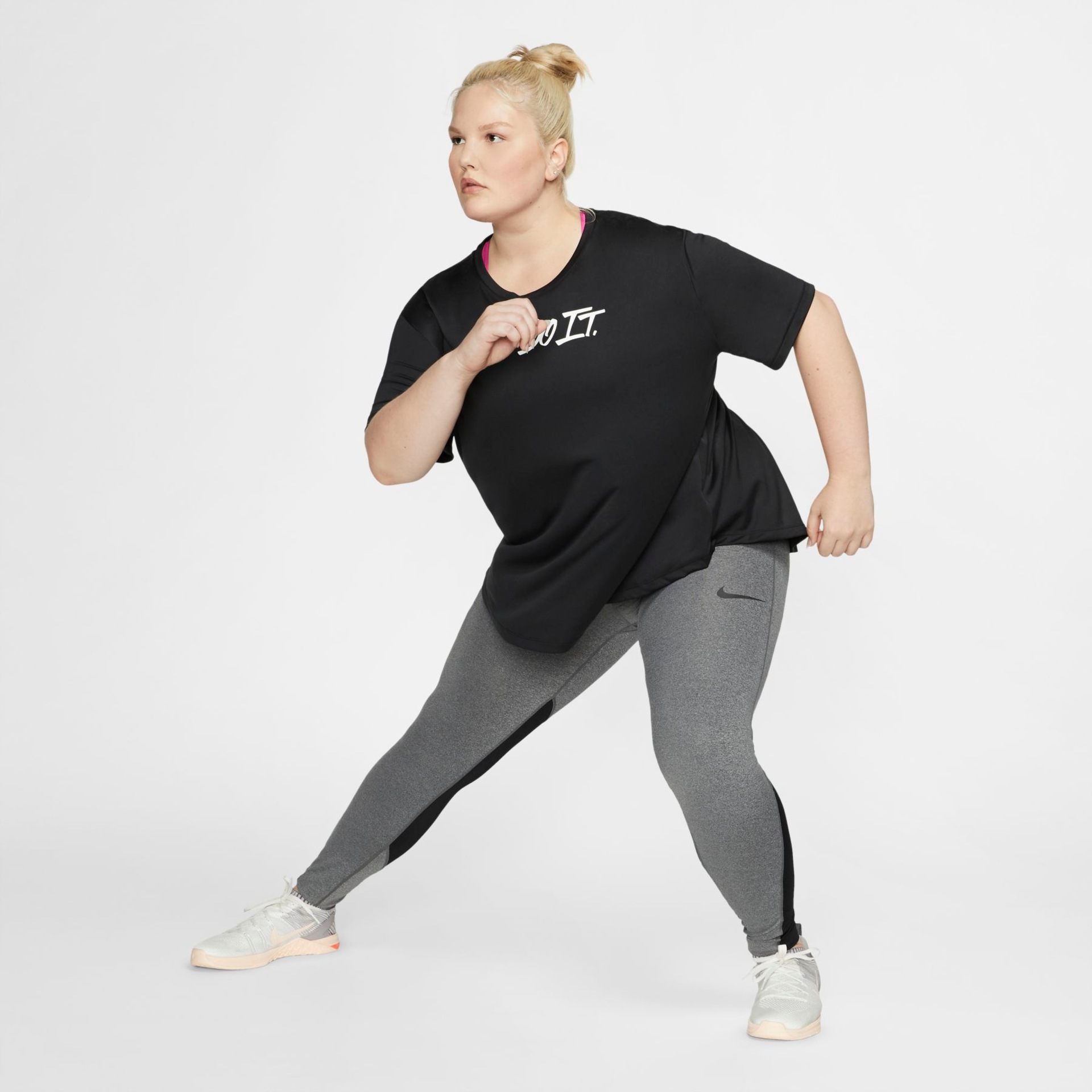 Plus Size - Camiseta Nike "Just Do It" Feminina - Foto 6