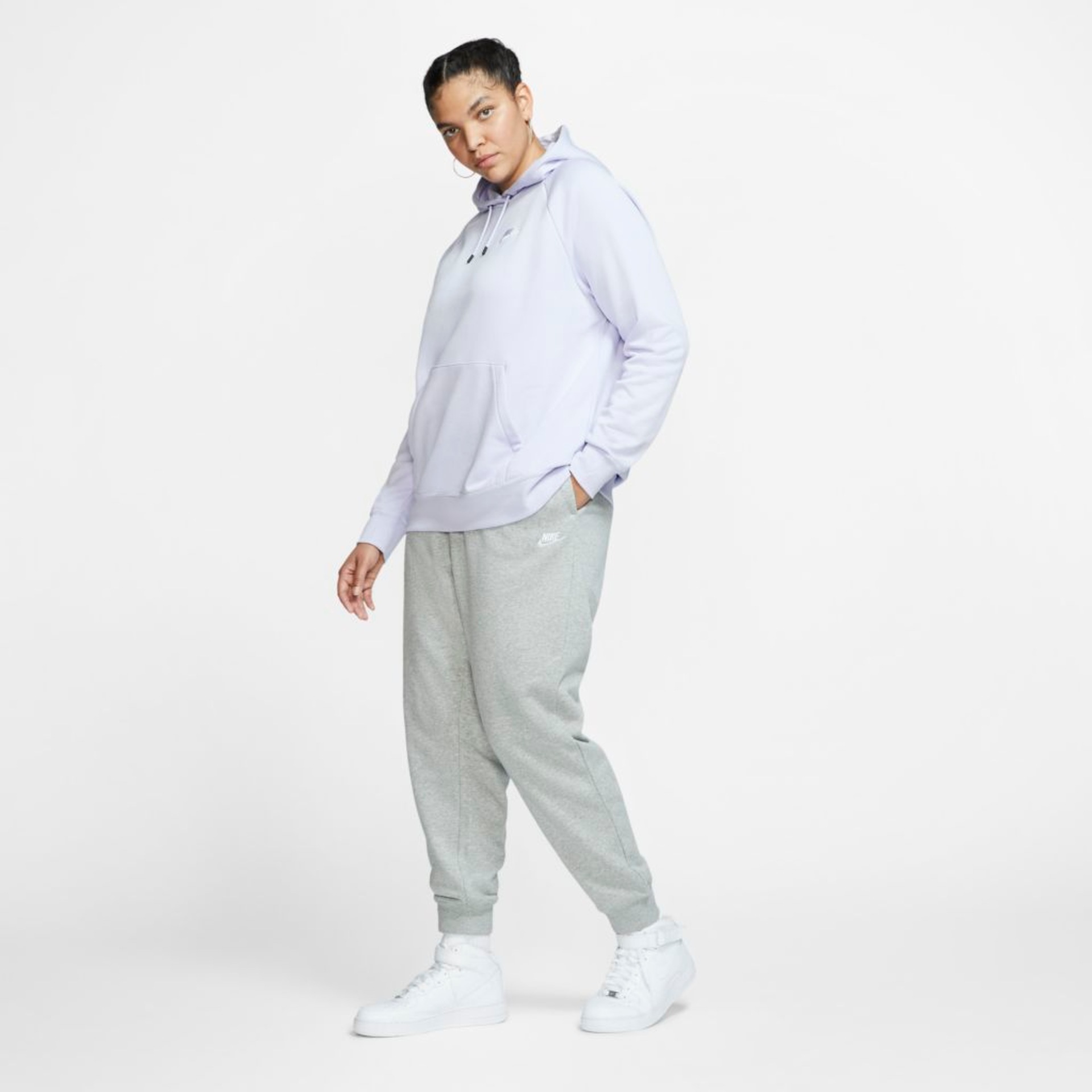 Plus Size - Calça Nike Sportswear Essential Feminina - Foto 5
