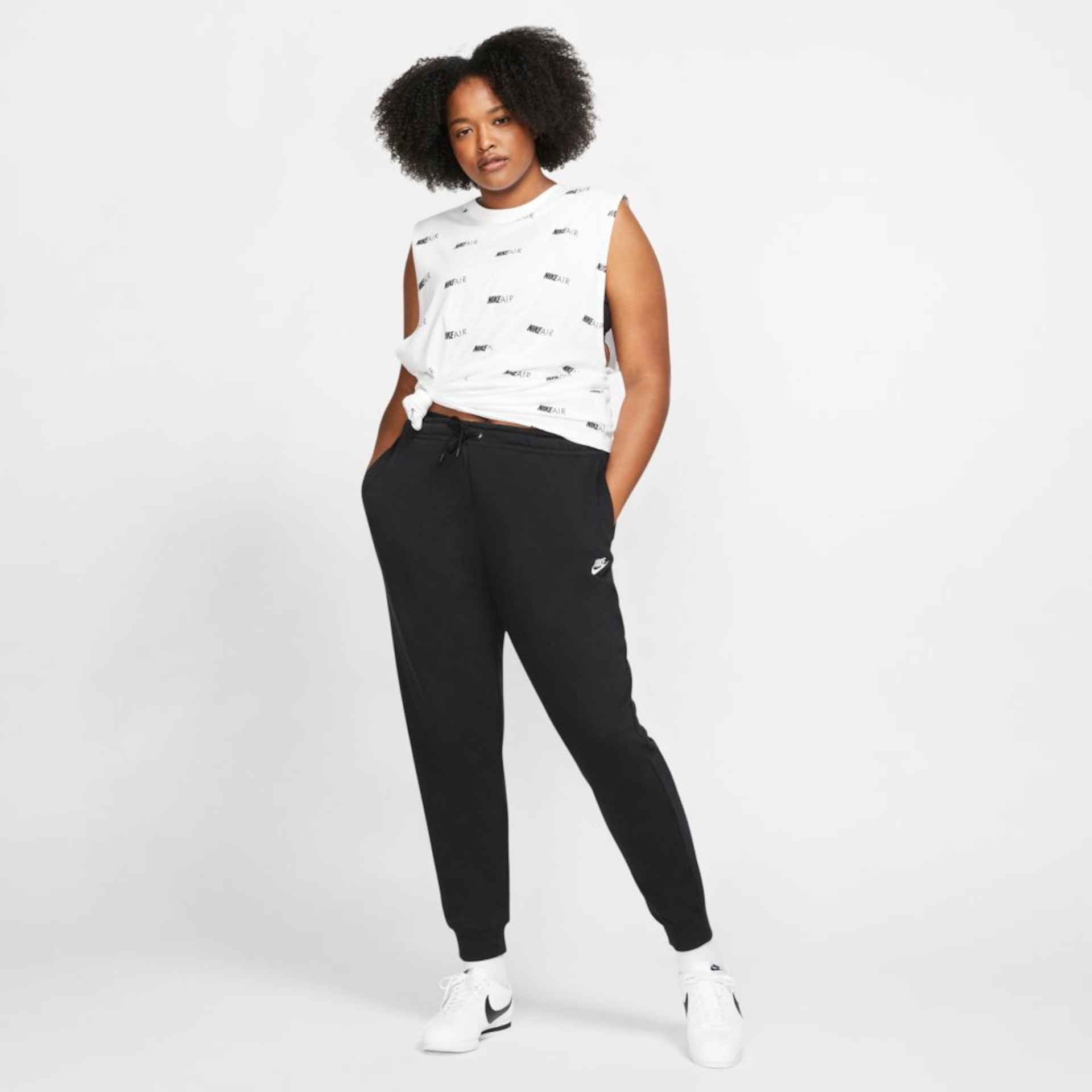 Plus Size - Calça Nike Sportswear Essential Feminina - Foto 6