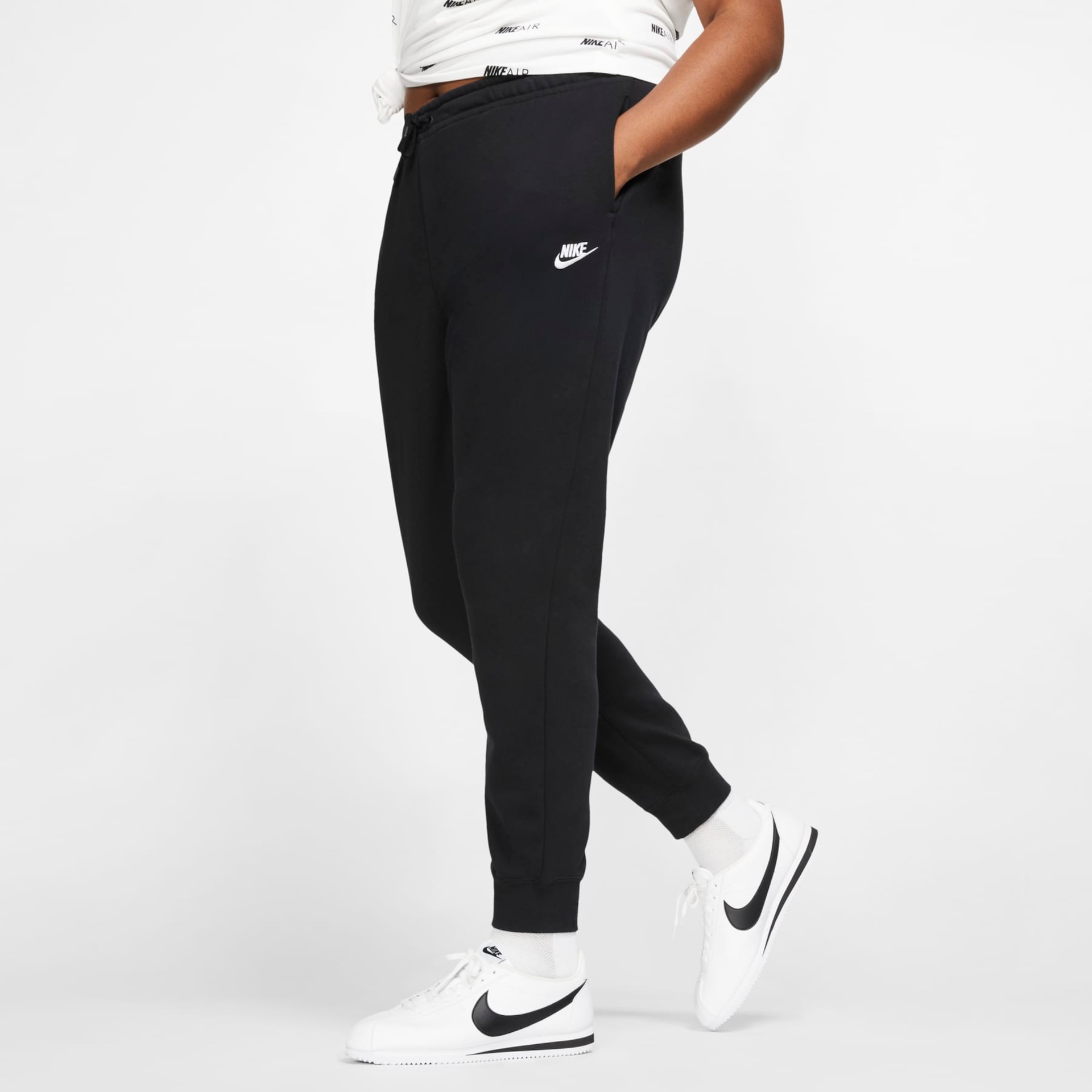 Plus Size - Calça Nike Sportswear Essential Feminina - Foto 1