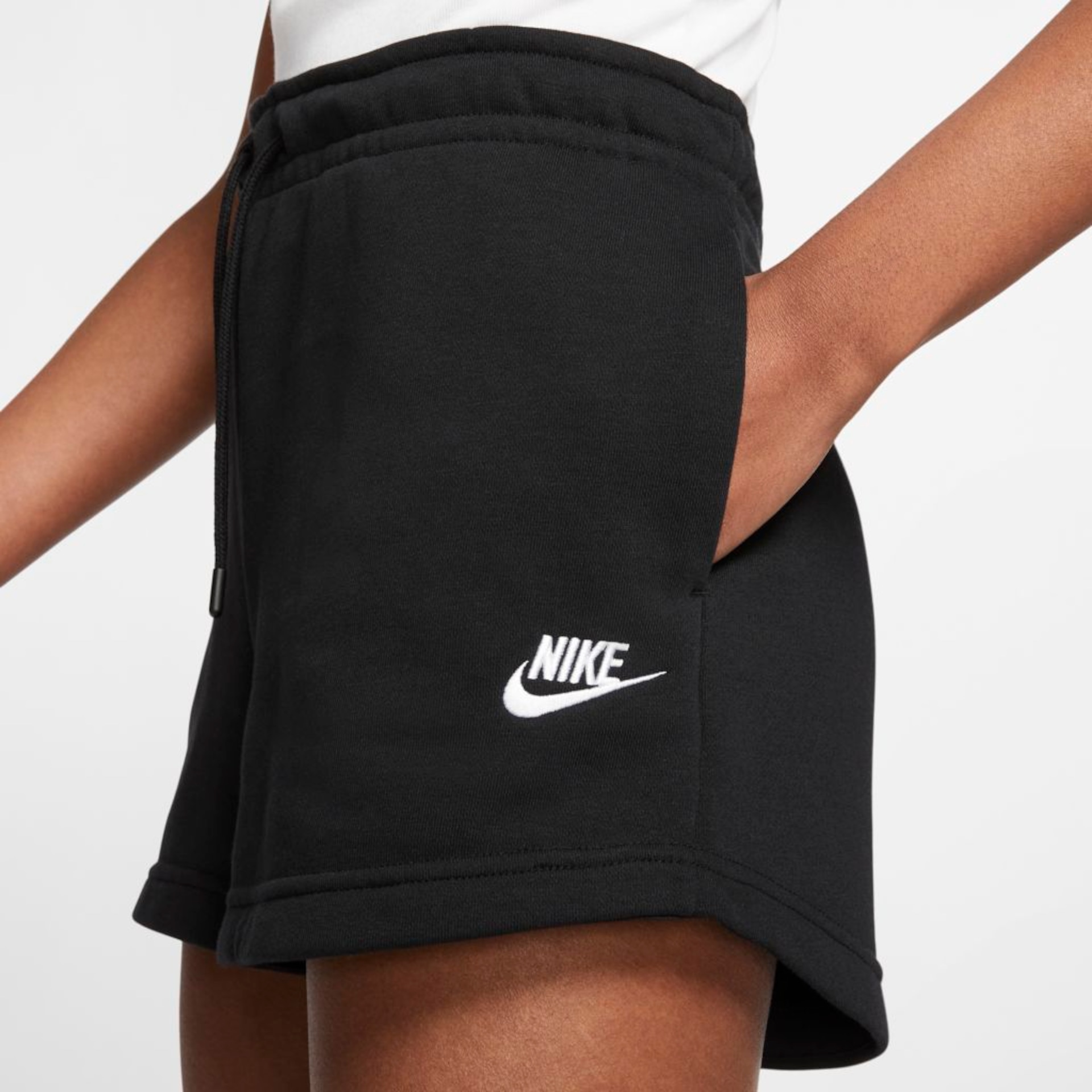 Shorts Nike Sportswear Essential Feminino - Foto 4