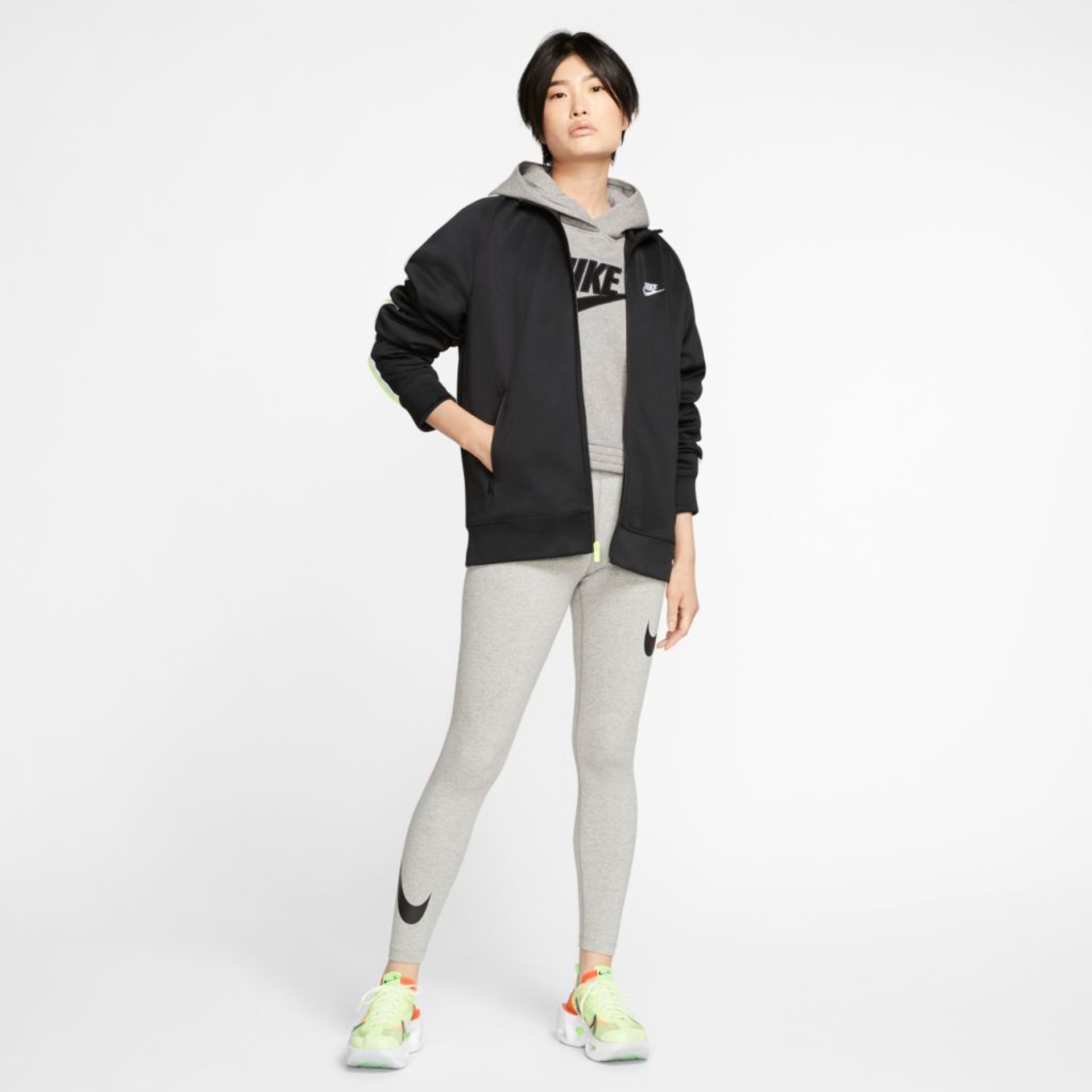 Legging Nike Sportswear Leg-A-See Swoosh Feminina - Foto 5