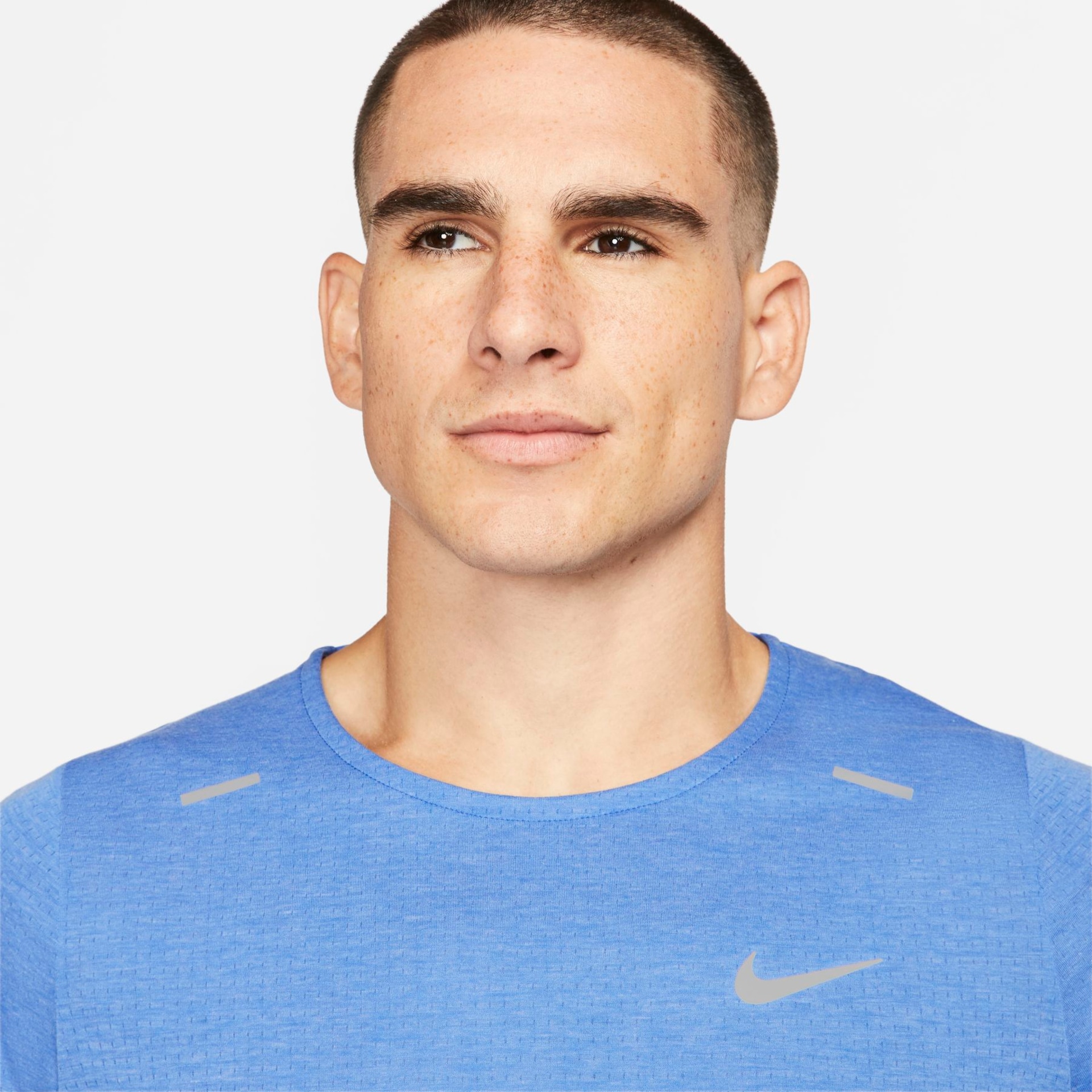 Camiseta Nike Rise 365 Masculina - Foto 3