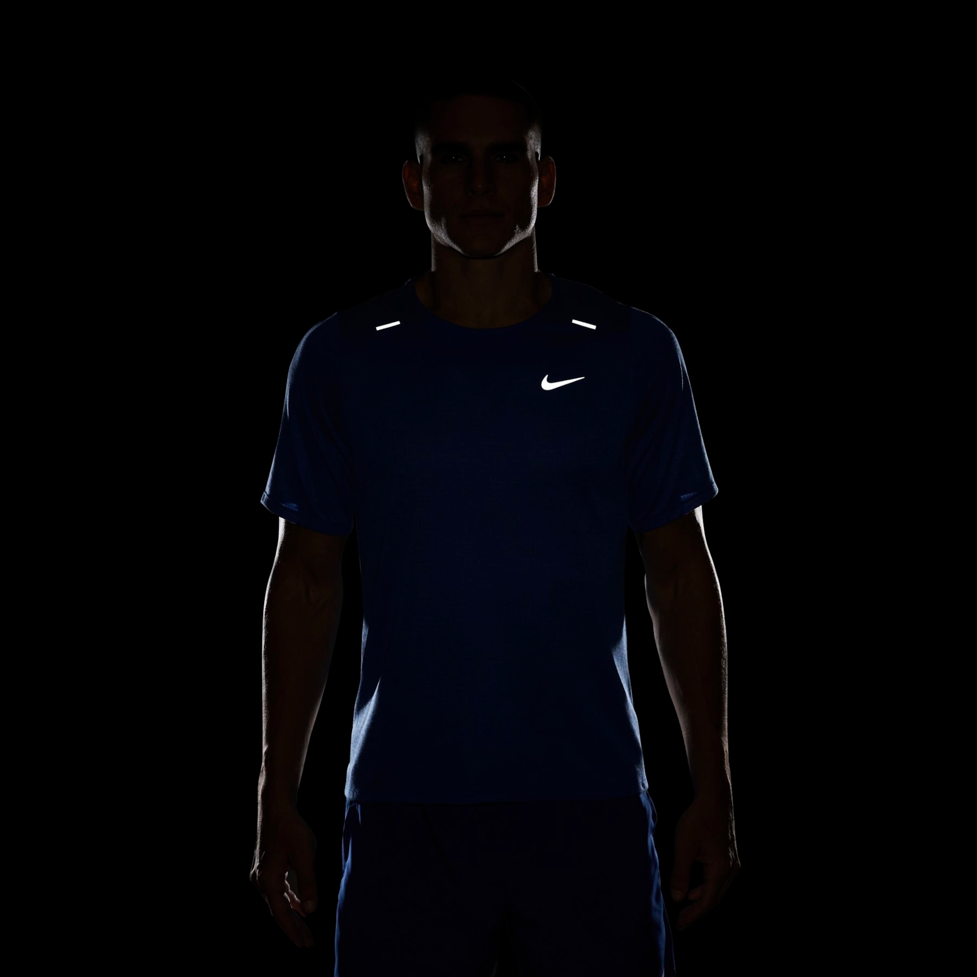 Camiseta Nike Rise 365 Masculina - Foto 7