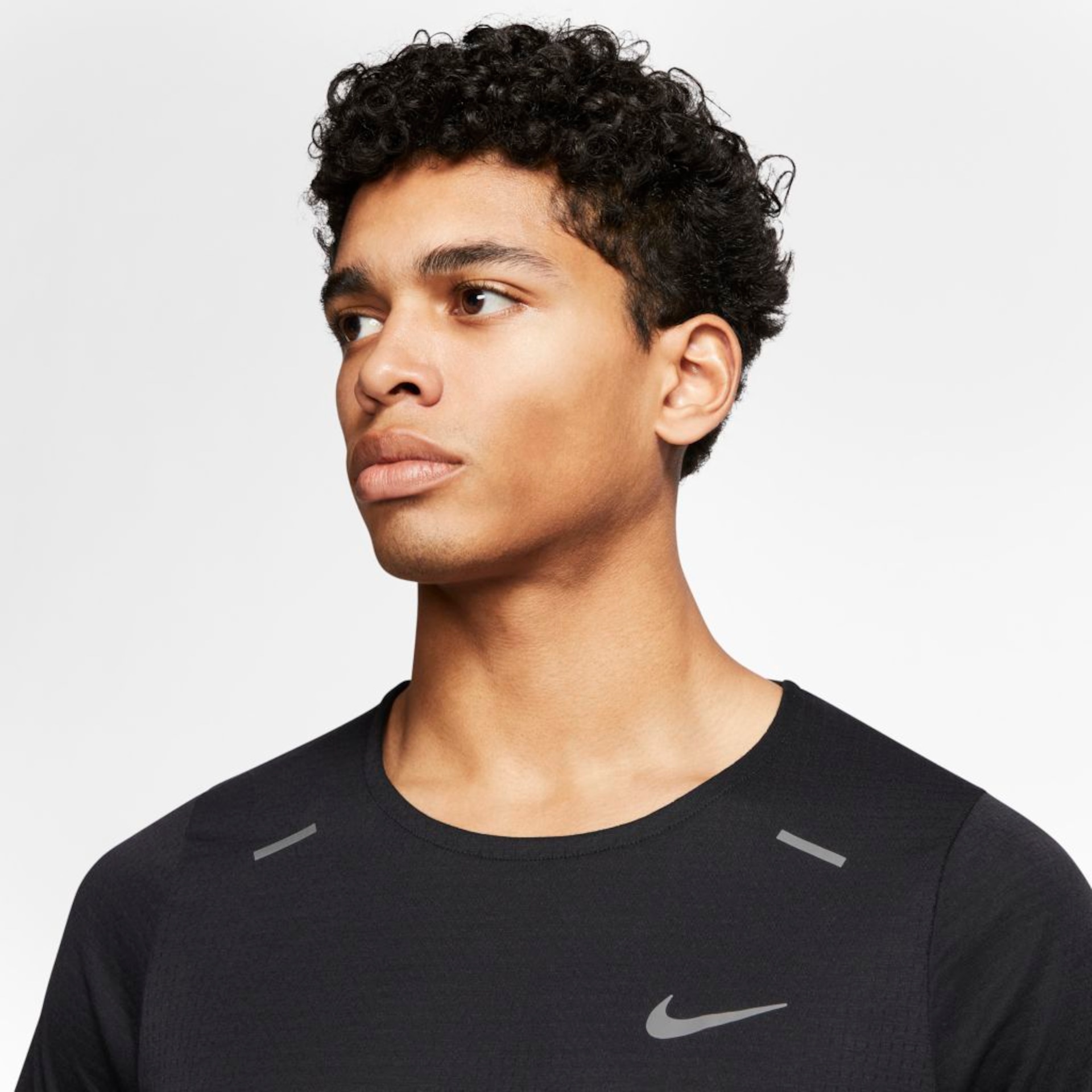 Camiseta Nike Rise 365 Masculina - Foto 3