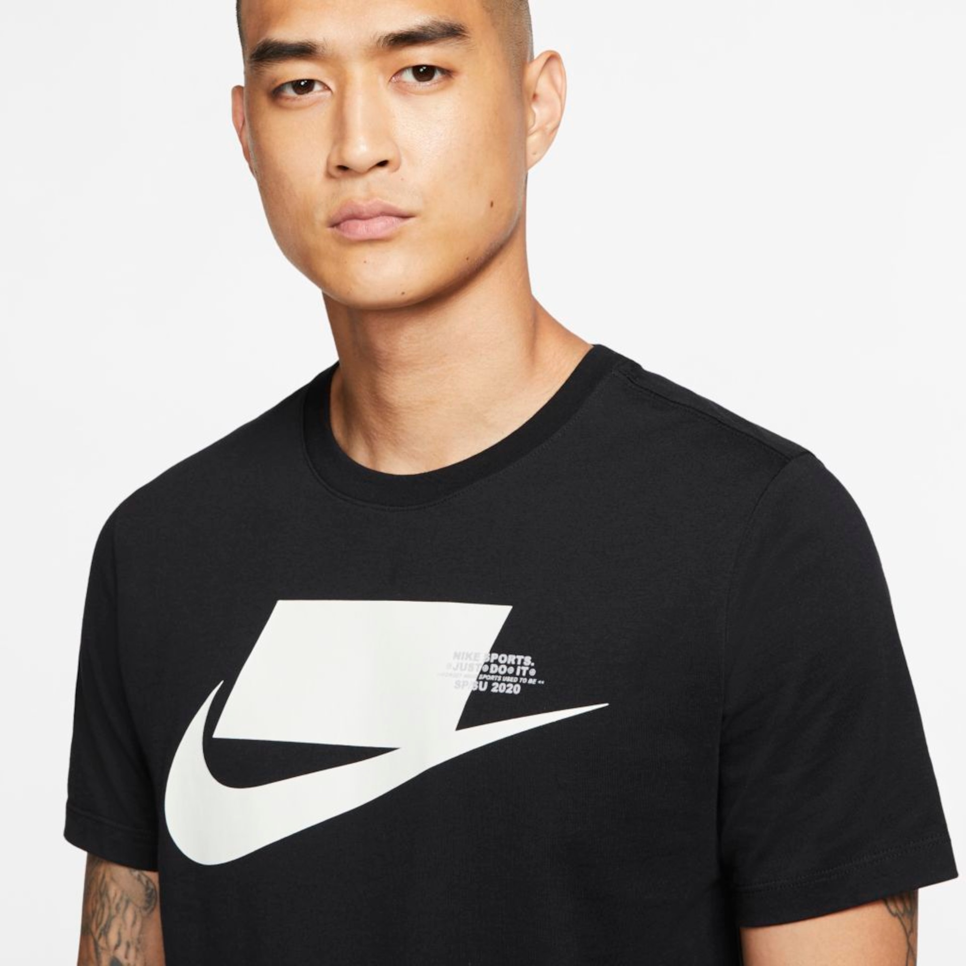 Camiseta Nike Sportswear Masculina - Foto 3