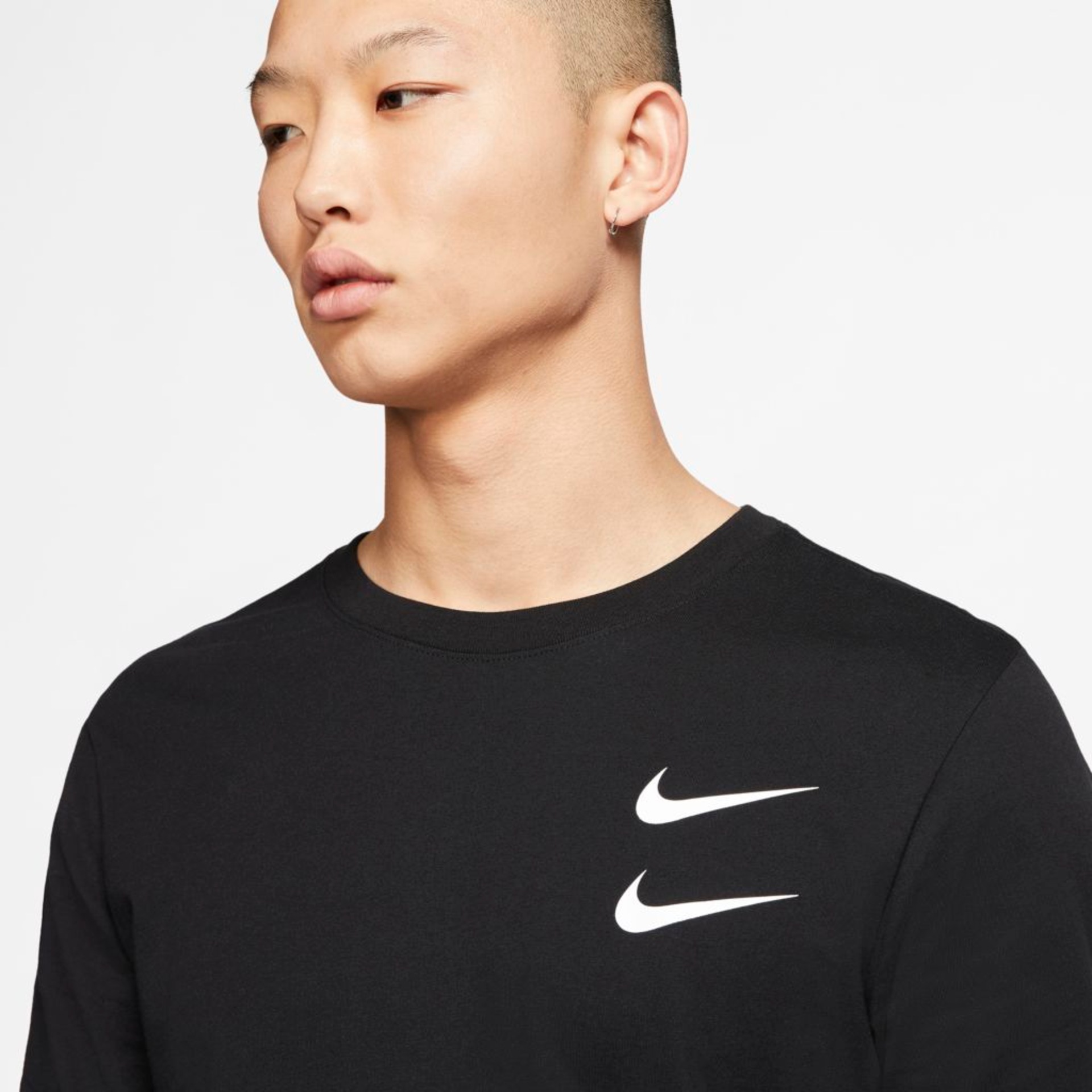 Camiseta Nike Sportswear Swoosh Masculina - Foto 3