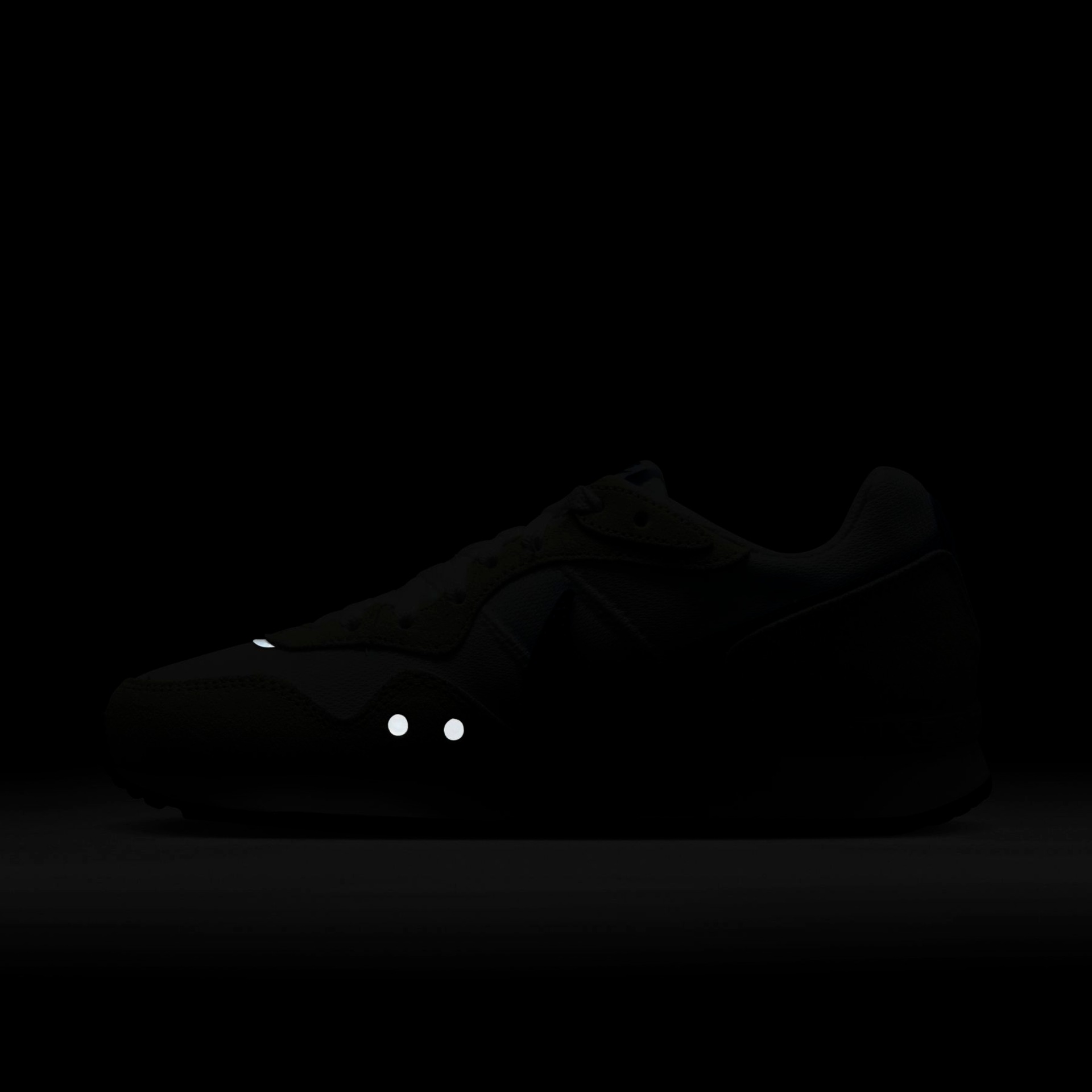 Tênis Nike Venture Runner Feminino - Foto 12