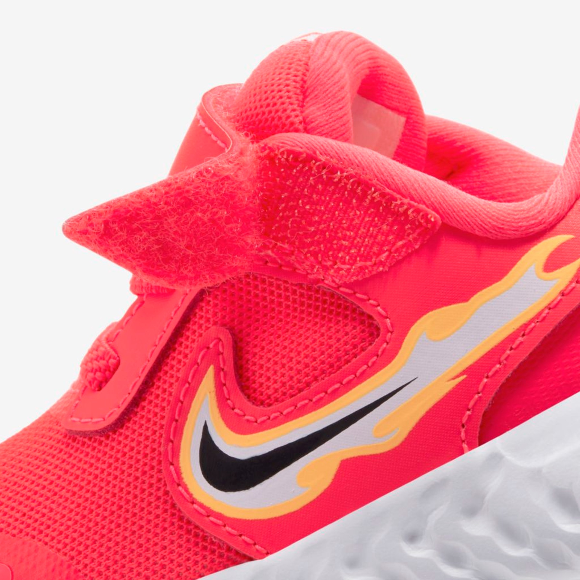 Tênis Nike Revolution 5 Fire Infantil - Foto 8