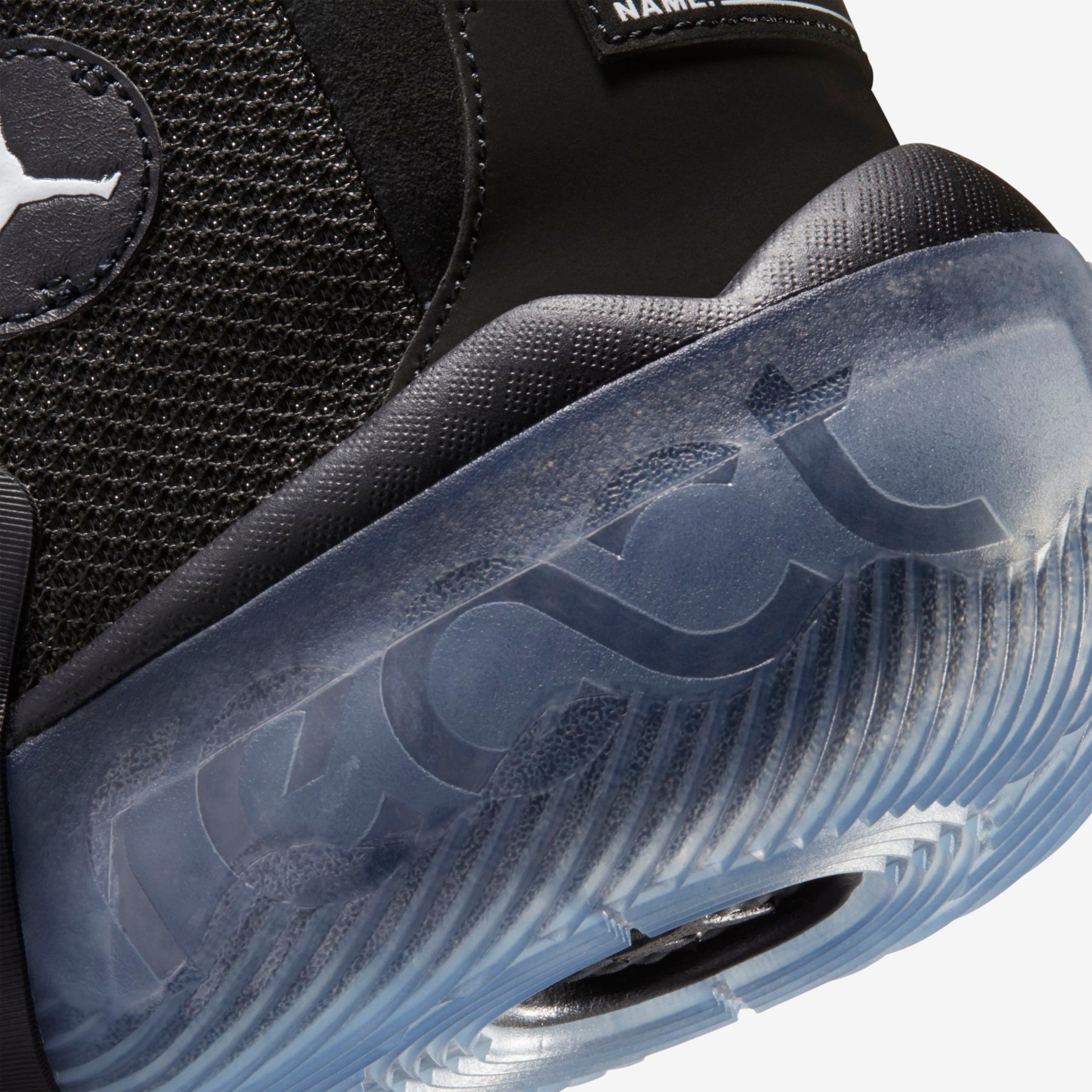 tenis jordan react elevation