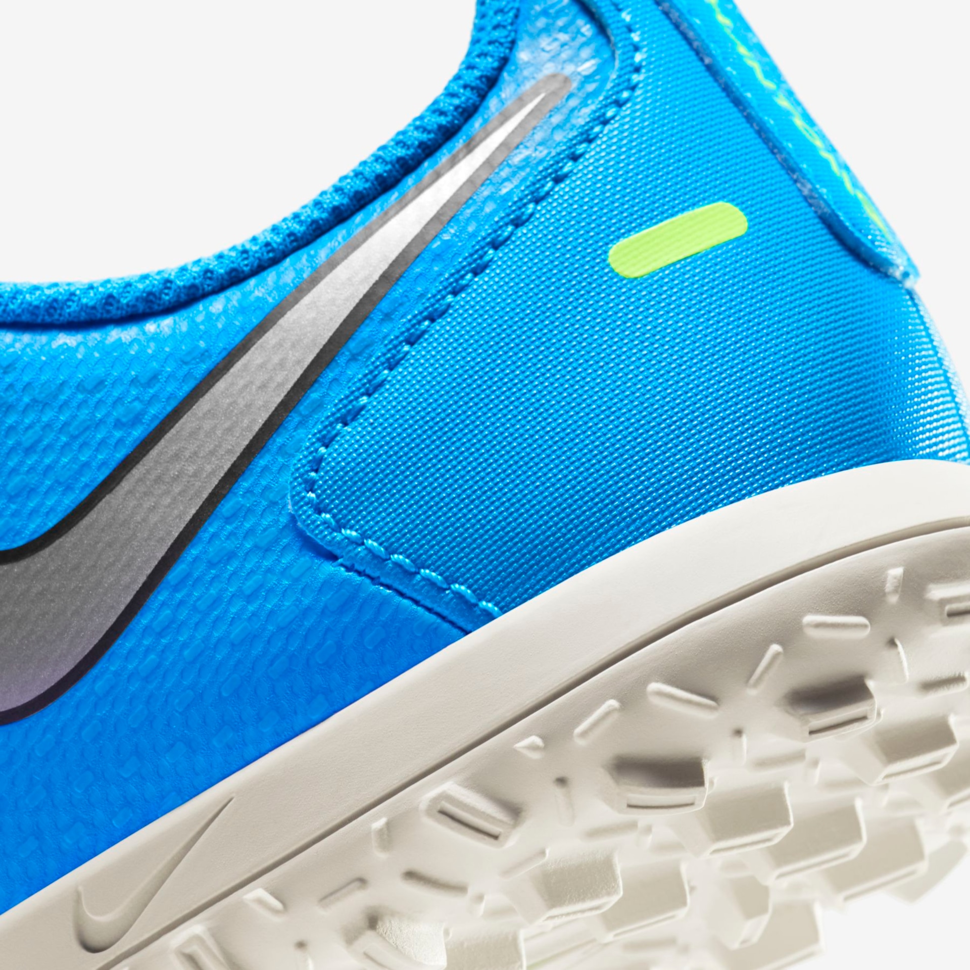 Chuteira Nike Phantom GT Club Infantil Society - Foto 8