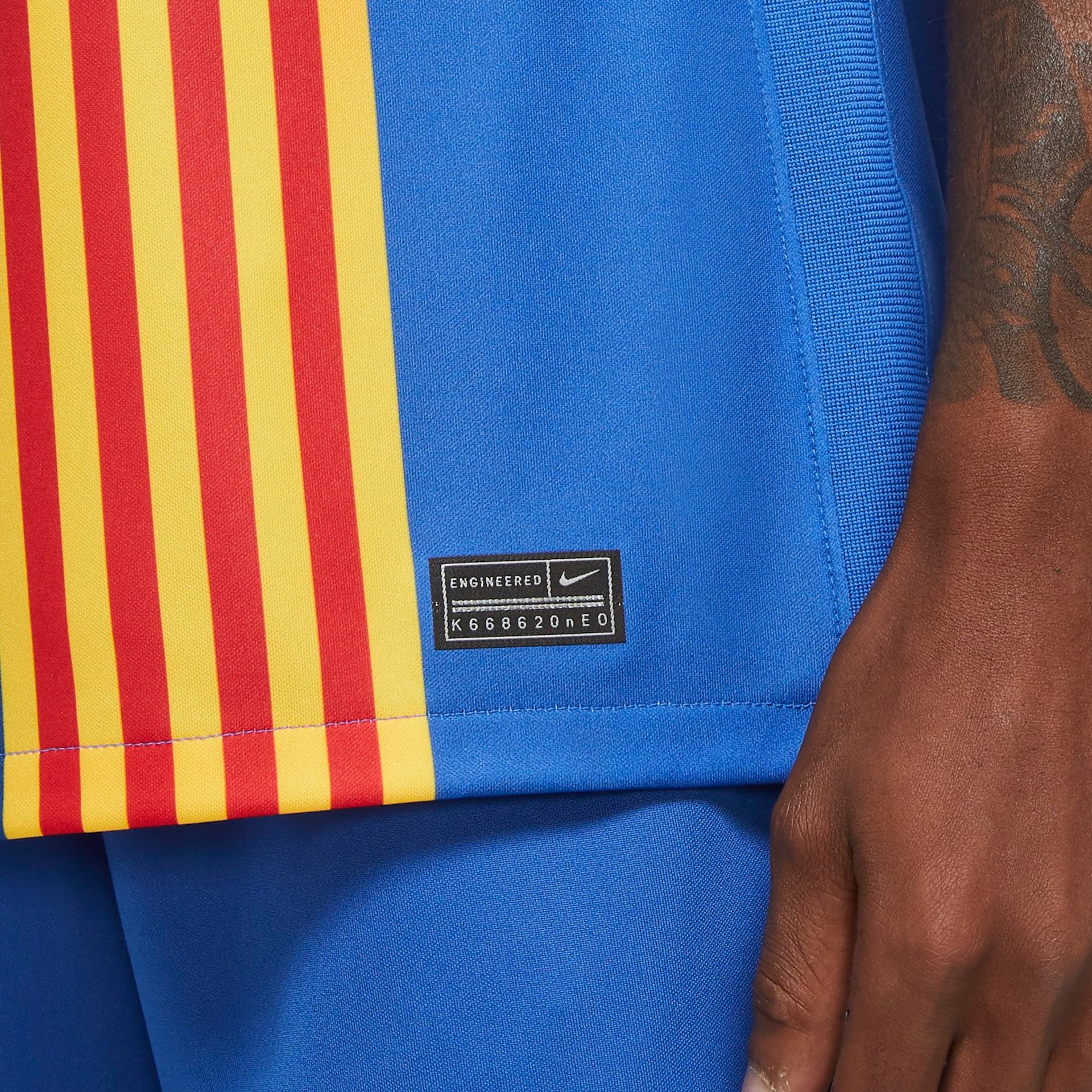 Camiseta Nike Barcelona El Clásico 2021/22 Torcedor Masculina - Foto 6