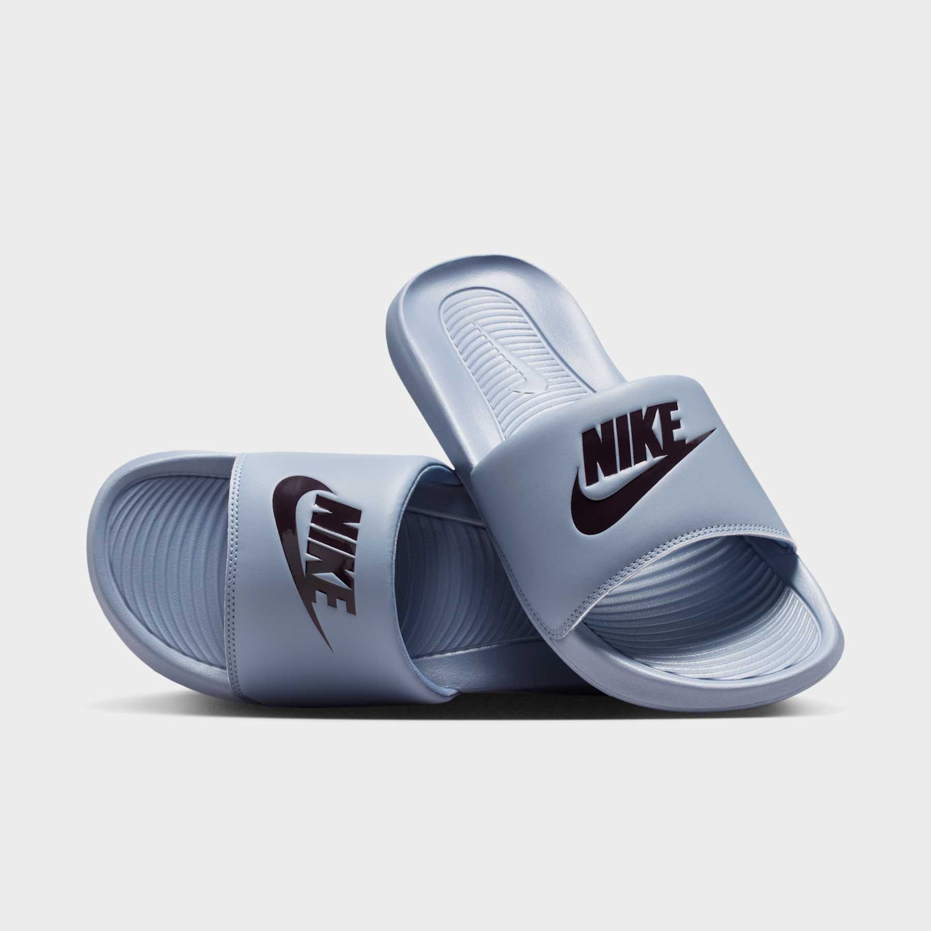 Chinelo Nike Victori One Masculino - Foto 1
