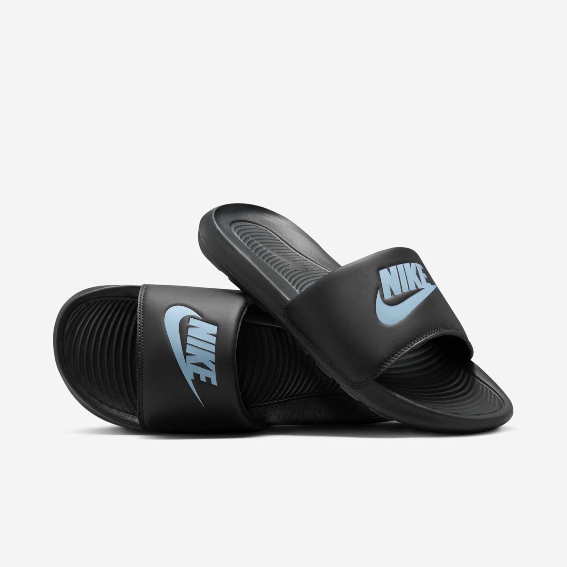 Chinelo Nike Victori One Masculino - Foto 1