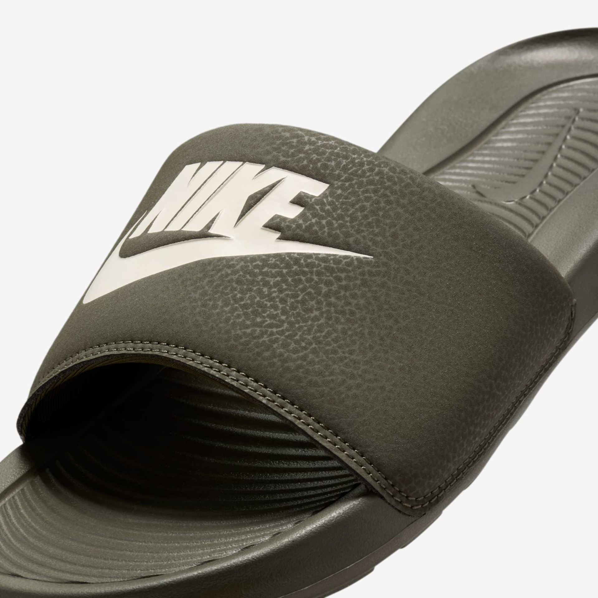 Chinelo Nike Victori One Masculino - Foto 6