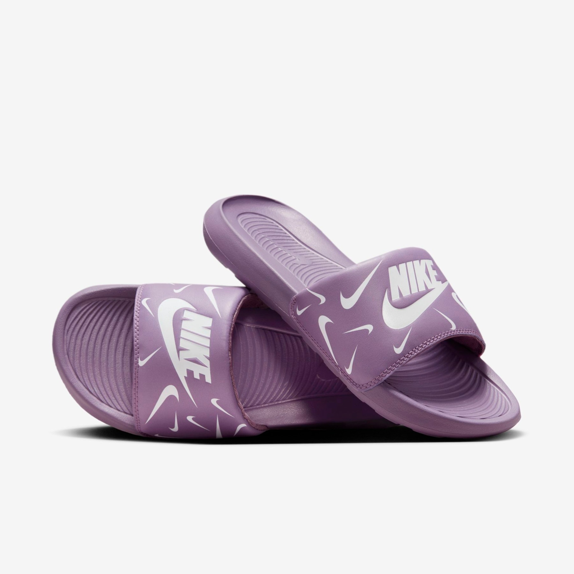 Chinelo Nike Victori One Feminino - Foto 1