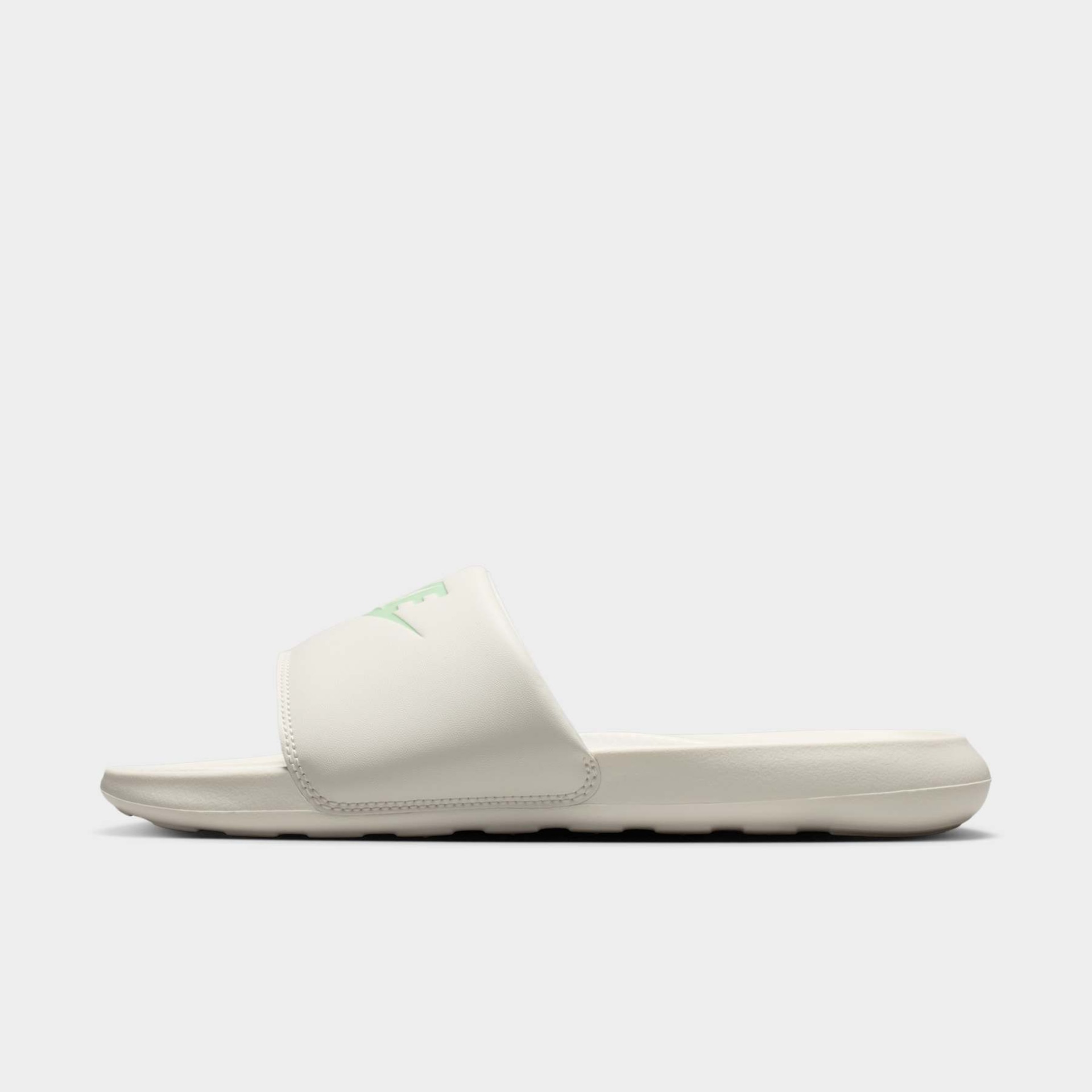 Chinelo Nike Victori One Feminino - Foto 2
