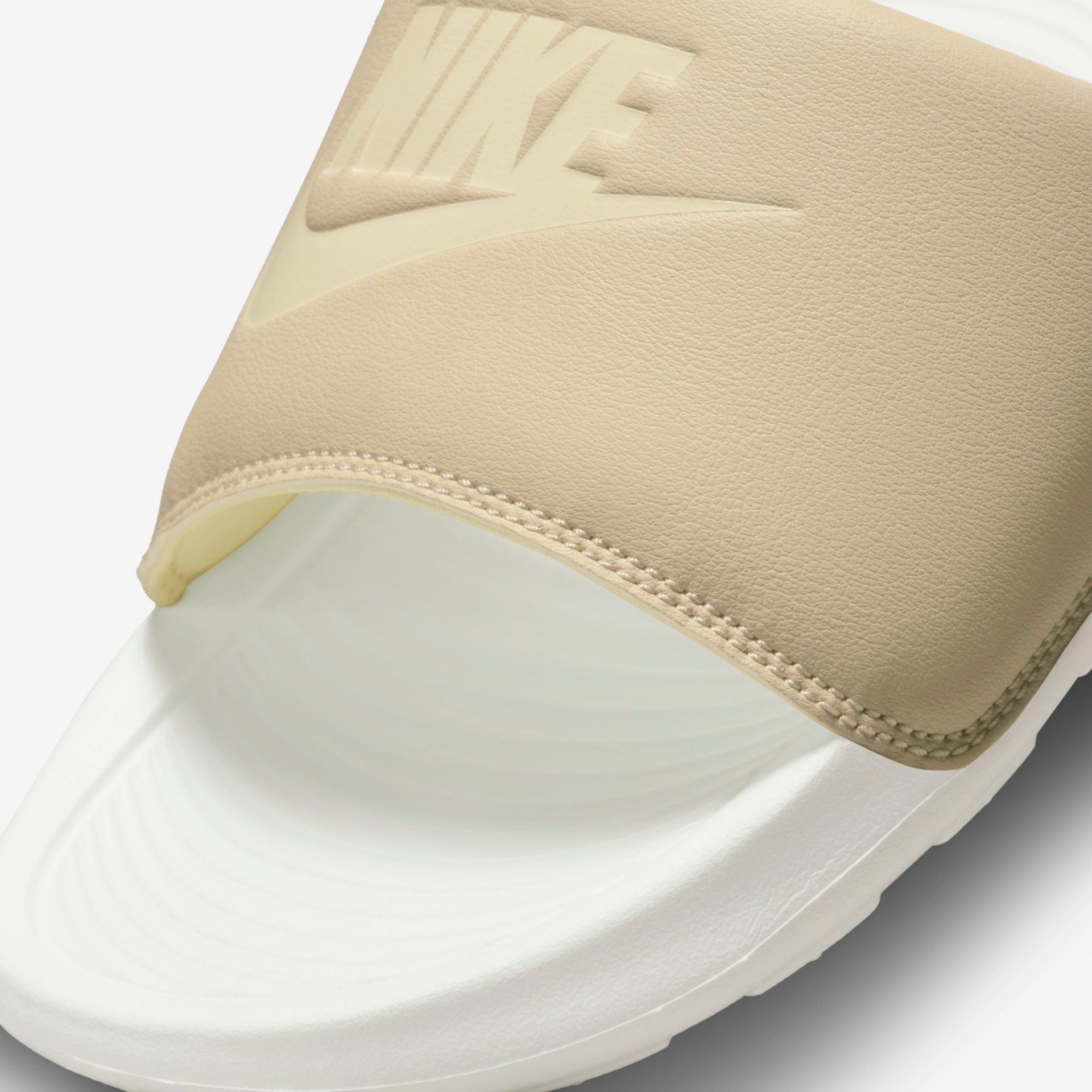 Chinelo Nike Victori One Feminino - Foto 5