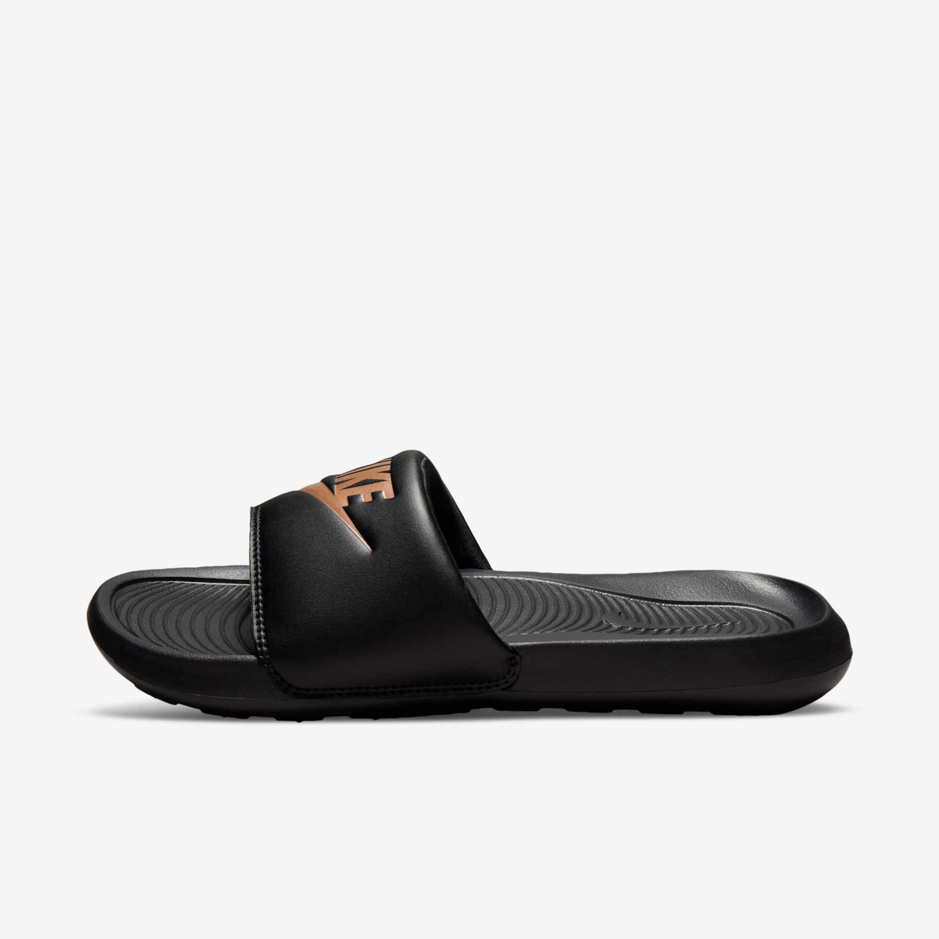 Chinelo Nike Victori One Feminino - Foto 2